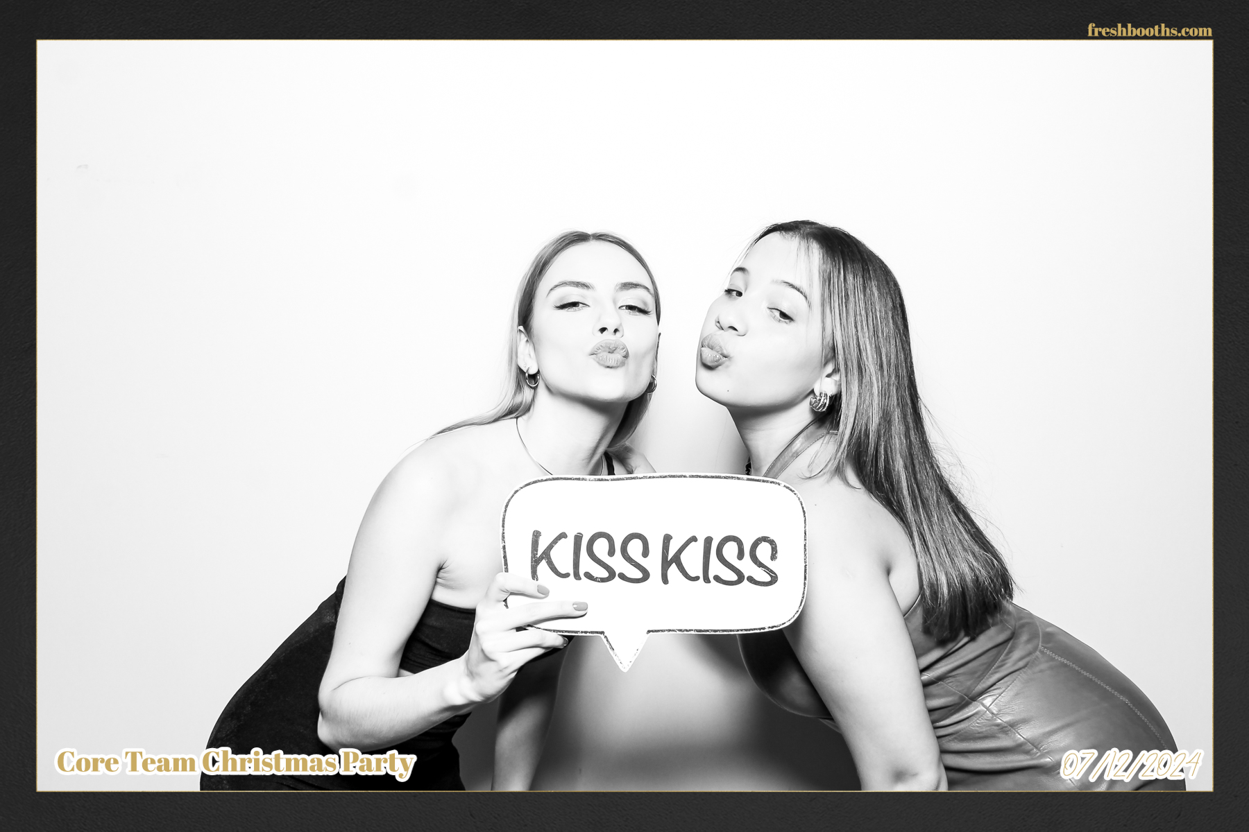 Overbury Xmas Party 2024 | View more photos from the event at gallery.freshbooths.com/u/FreshBooths/Overbury-Xmas-Party-2024