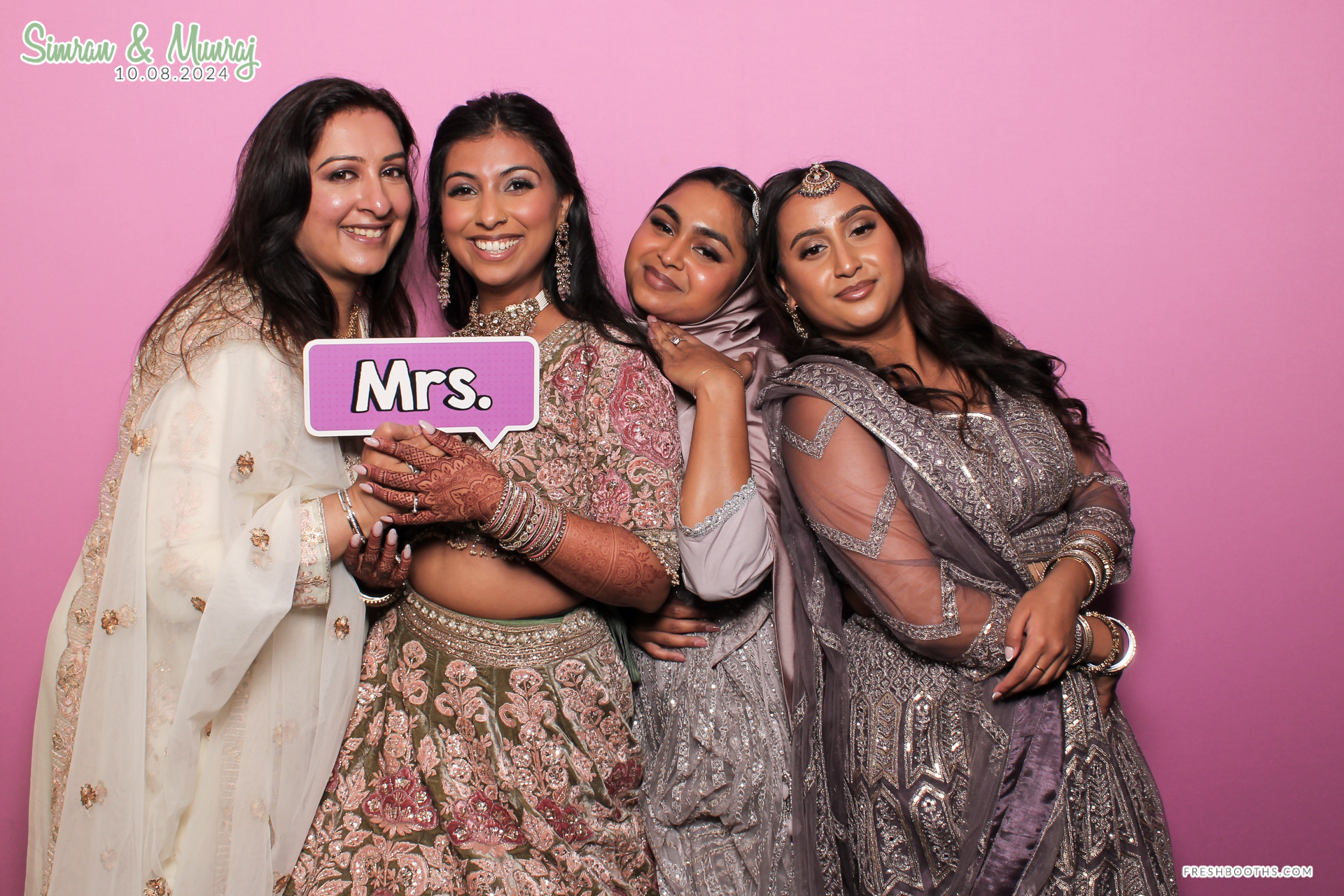 Simran and Munraj x Classic Open Booth | View more photos from the event at gallery.freshbooths.com/u/FreshBooths/Simran-and-Munraj-x-Classic-Open-Booth