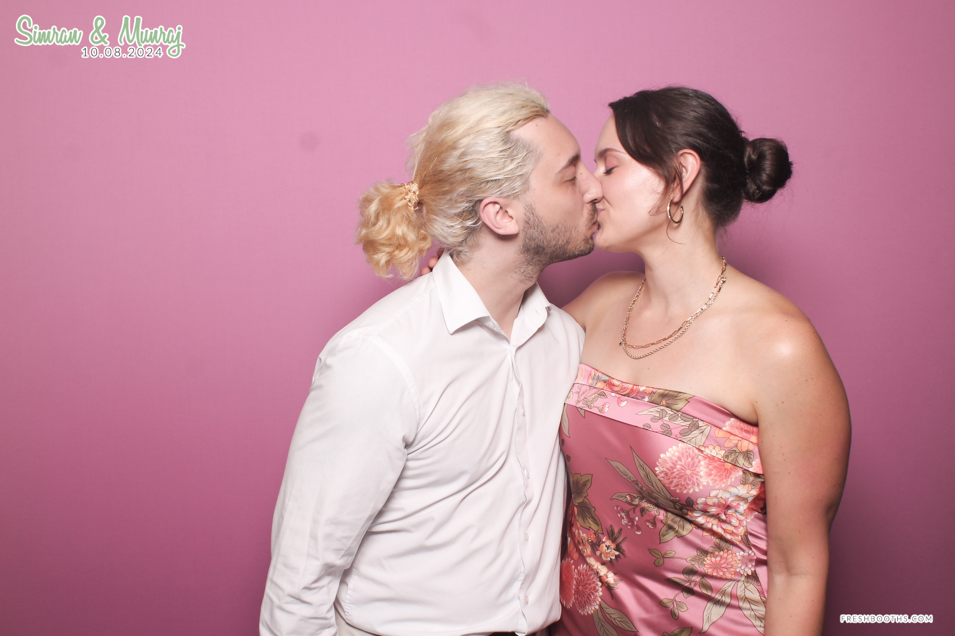 Simran and Munraj x Classic Open Booth | View more photos from the event at gallery.freshbooths.com/u/FreshBooths/Simran-and-Munraj-x-Classic-Open-Booth