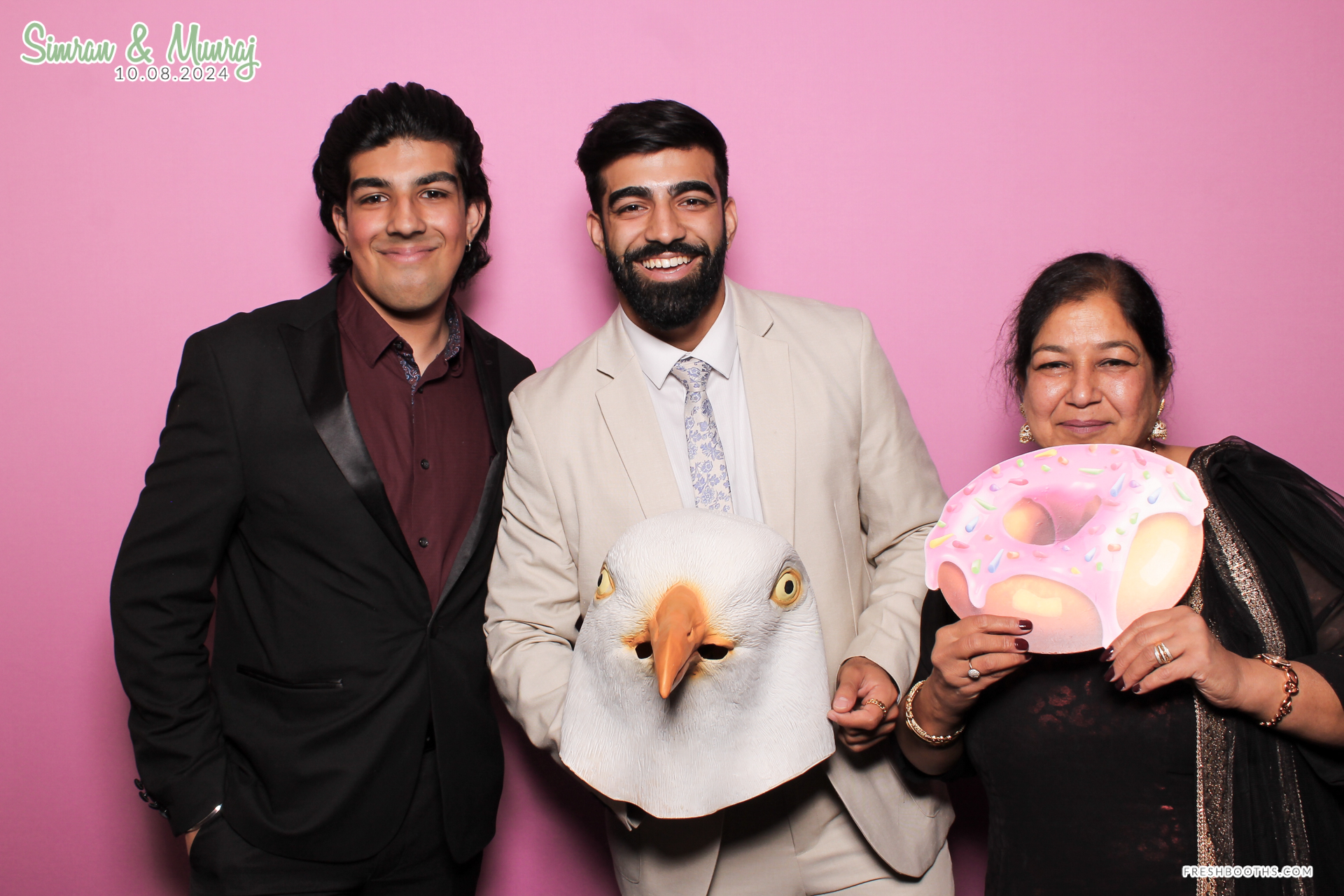 Simran and Munraj x Classic Open Booth | View more photos from the event at gallery.freshbooths.com/u/FreshBooths/Simran-and-Munraj-x-Classic-Open-Booth