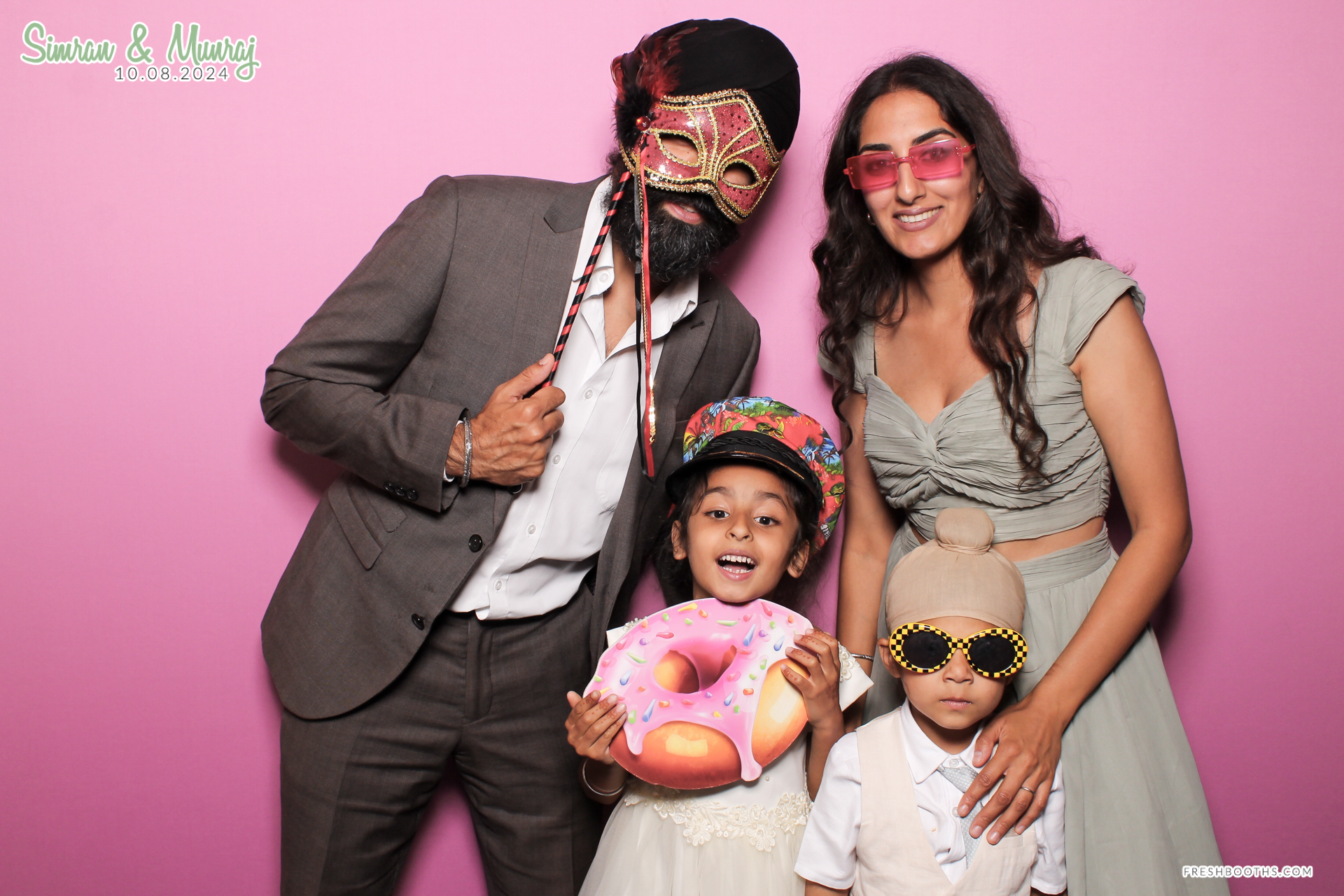 Simran and Munraj x Classic Open Booth | View more photos from the event at gallery.freshbooths.com/u/FreshBooths/Simran-and-Munraj-x-Classic-Open-Booth