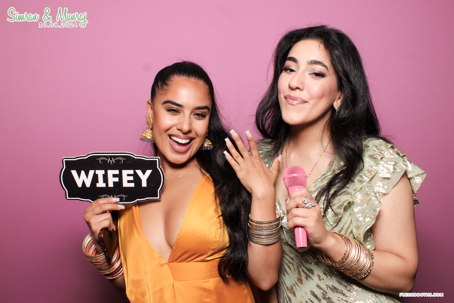 Simran and Munraj x Classic Open Booth | View more photos from the event at gallery.freshbooths.com/u/FreshBooths/Simran-and-Munraj-x-Classic-Open-Booth