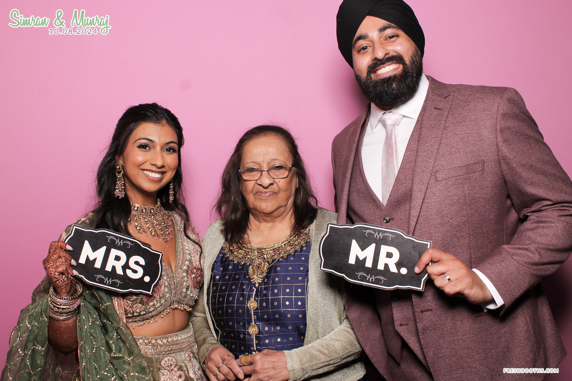 Simran and Munraj x Classic Open Booth | View more photos from the event at gallery.freshbooths.com/u/FreshBooths/Simran-and-Munraj-x-Classic-Open-Booth