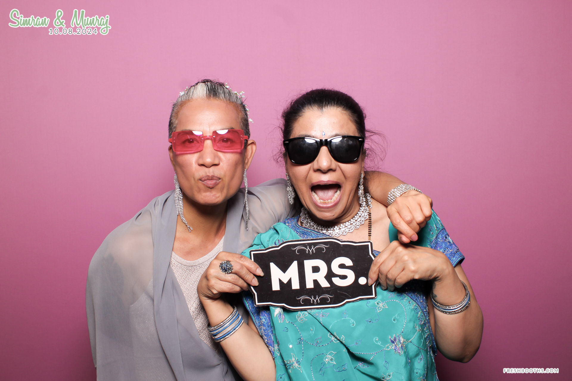 Simran and Munraj x Classic Open Booth | View more photos from the event at gallery.freshbooths.com/u/FreshBooths/Simran-and-Munraj-x-Classic-Open-Booth