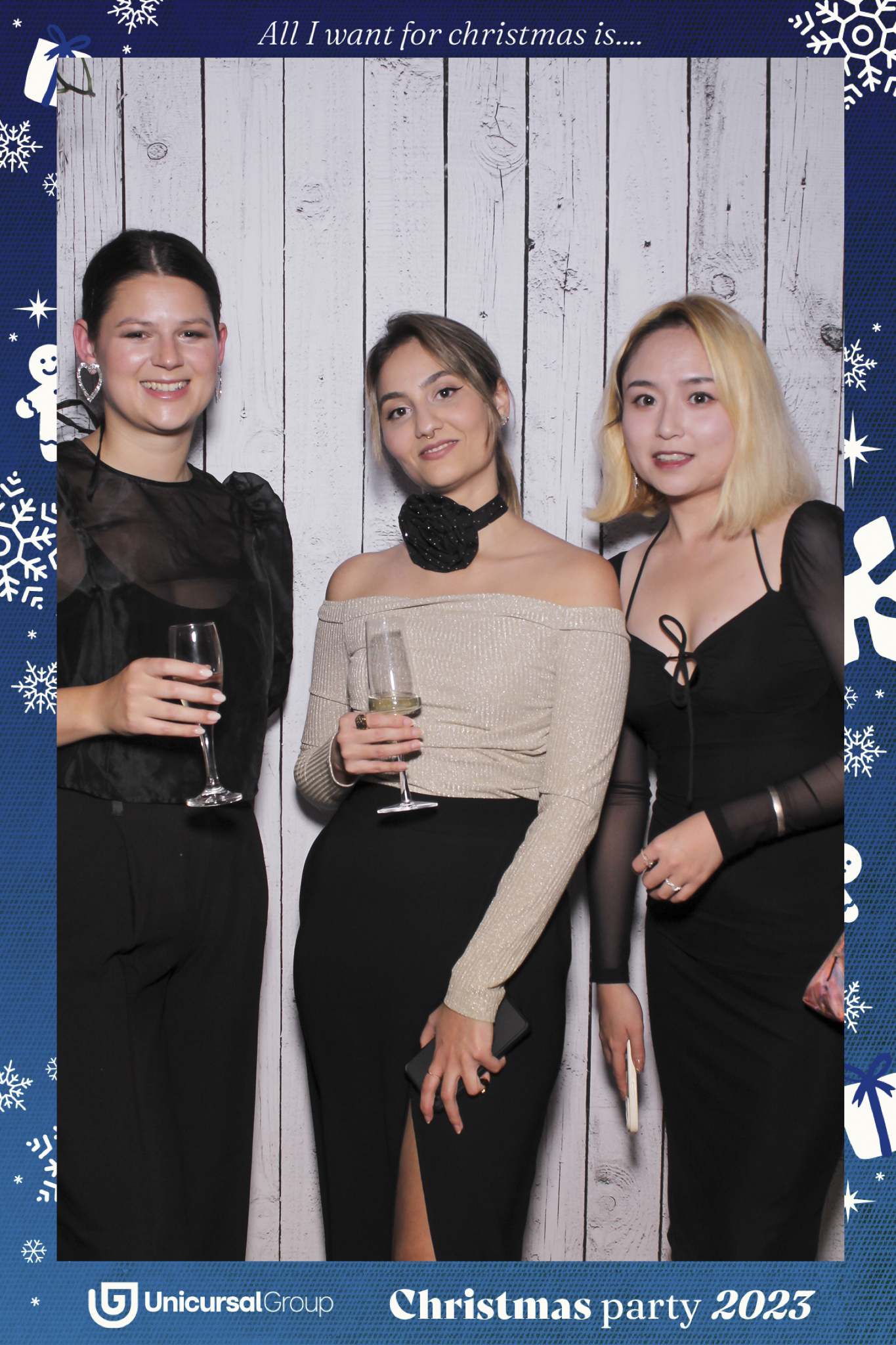 Unisurcal Xmas Party 2023 - Selfie Mirror | View more photos from the event at gallery.freshbooths.com/u/FreshBooths/Unisurcal-Xmas-Party-2023-Selfie-Mirror