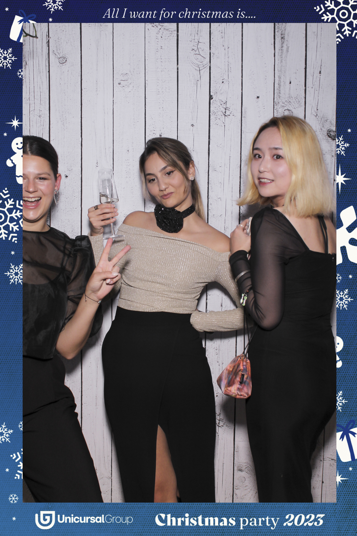 Unisurcal Xmas Party 2023 - Selfie Mirror | View more photos from the event at gallery.freshbooths.com/u/FreshBooths/Unisurcal-Xmas-Party-2023-Selfie-Mirror