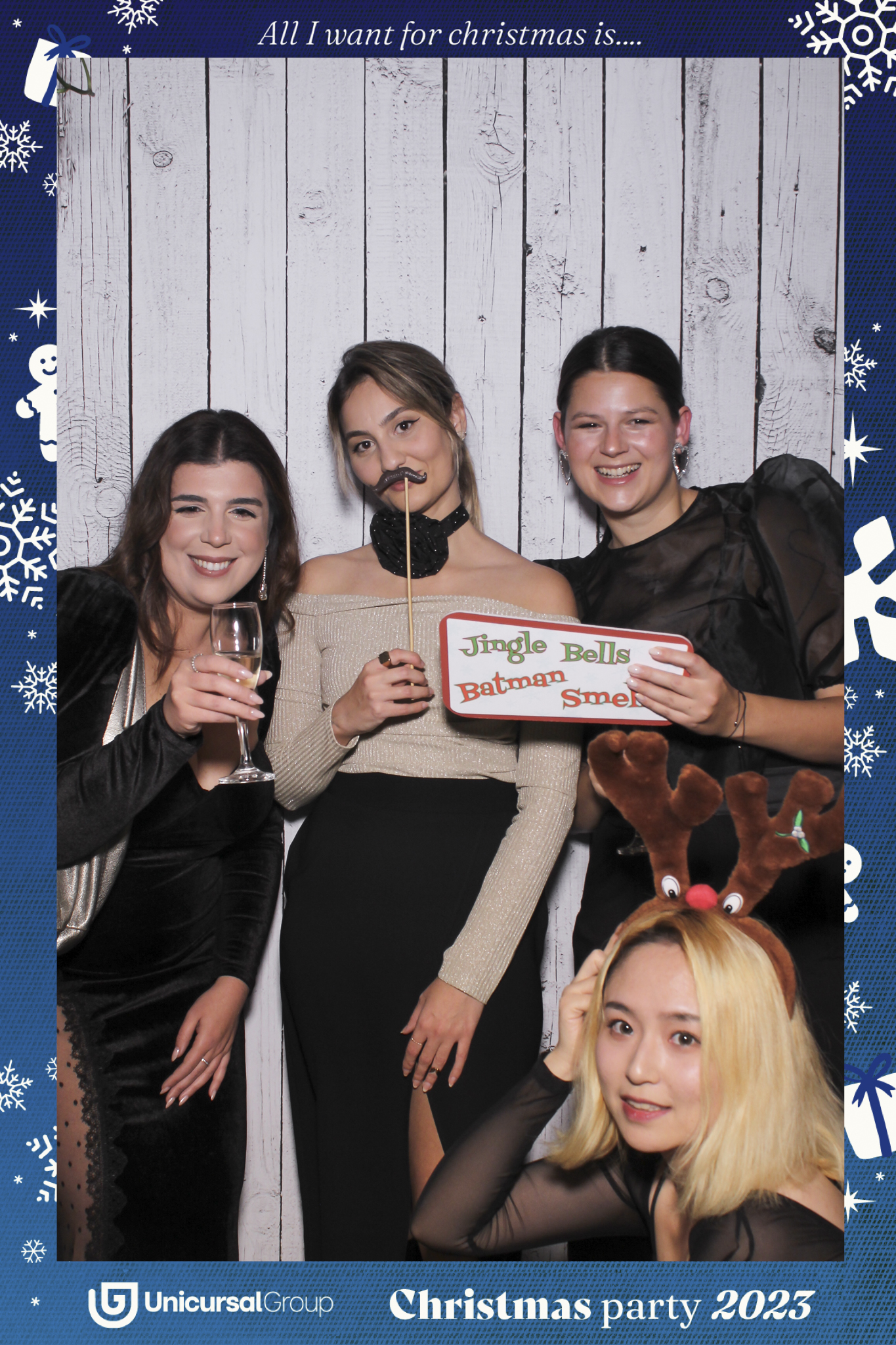 Unisurcal Xmas Party 2023 - Selfie Mirror | View more photos from the event at gallery.freshbooths.com/u/FreshBooths/Unisurcal-Xmas-Party-2023-Selfie-Mirror