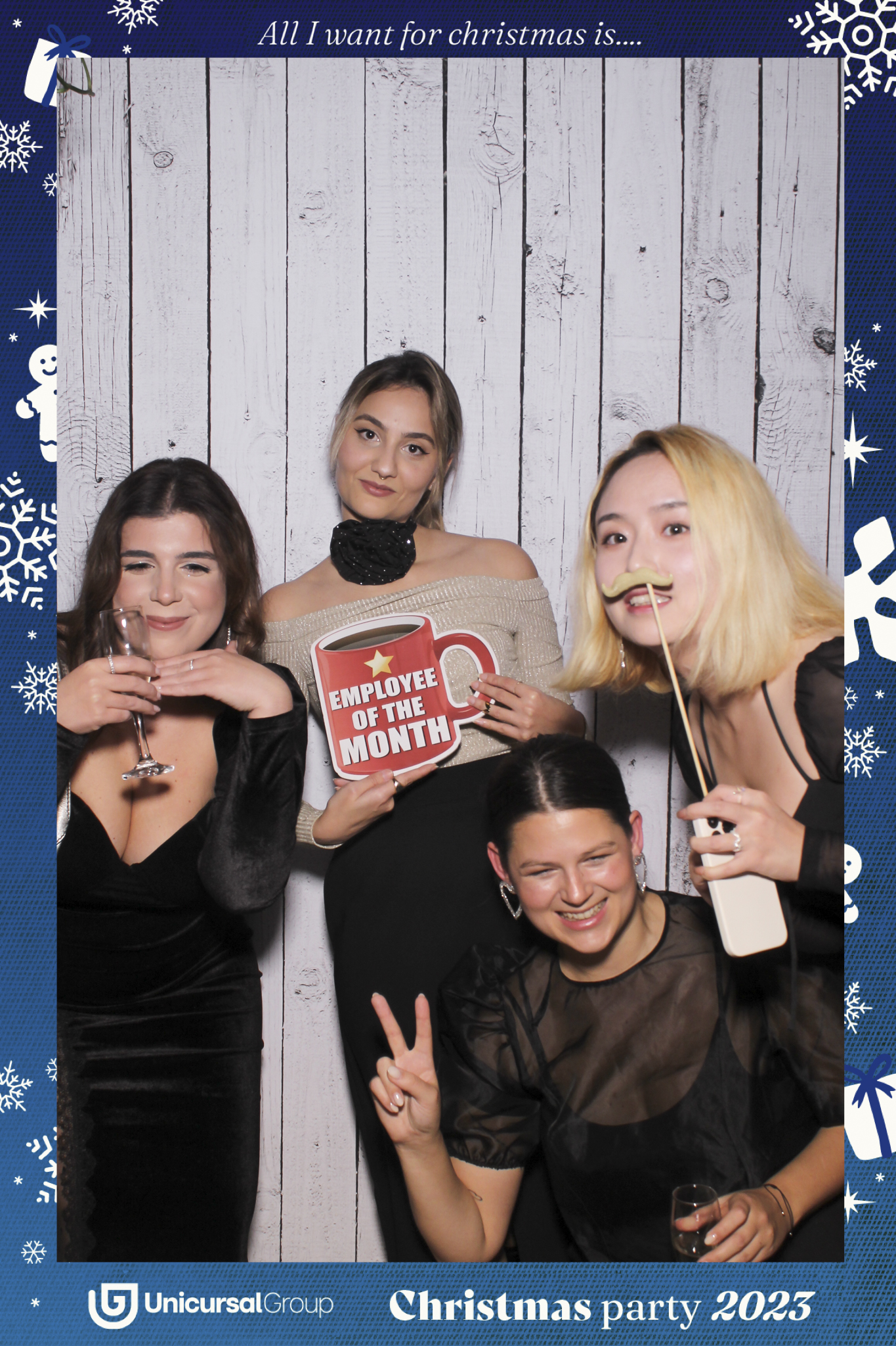 Unisurcal Xmas Party 2023 - Selfie Mirror | View more photos from the event at gallery.freshbooths.com/u/FreshBooths/Unisurcal-Xmas-Party-2023-Selfie-Mirror
