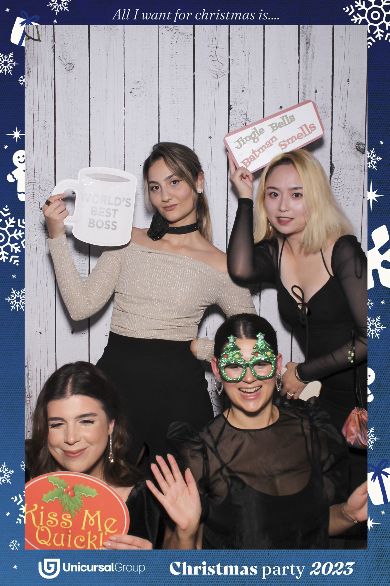 Unisurcal Xmas Party 2023 - Selfie Mirror | View more photos from the event at gallery.freshbooths.com/u/FreshBooths/Unisurcal-Xmas-Party-2023-Selfie-Mirror