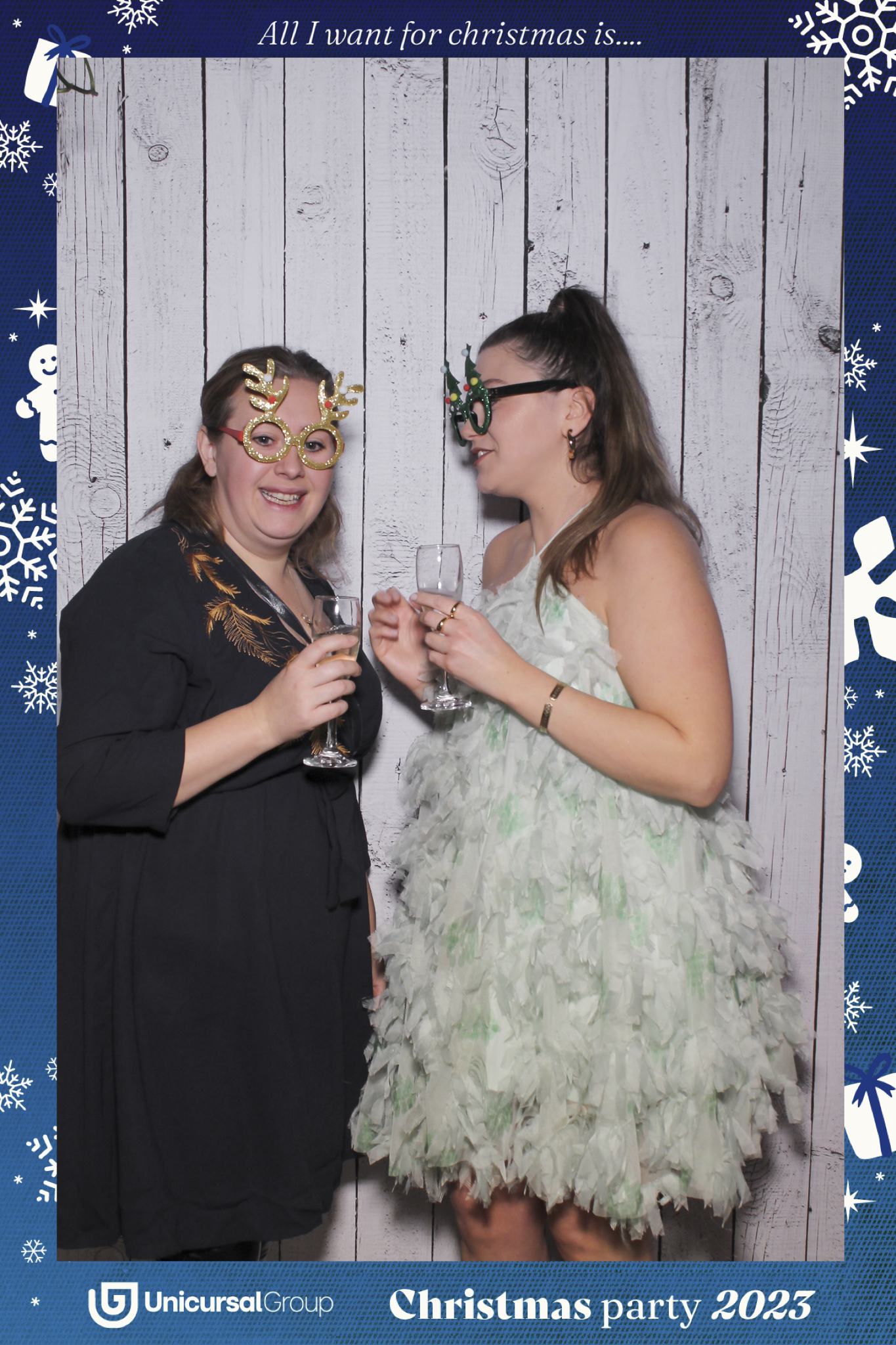 Unisurcal Xmas Party 2023 - Selfie Mirror | View more photos from the event at gallery.freshbooths.com/u/FreshBooths/Unisurcal-Xmas-Party-2023-Selfie-Mirror