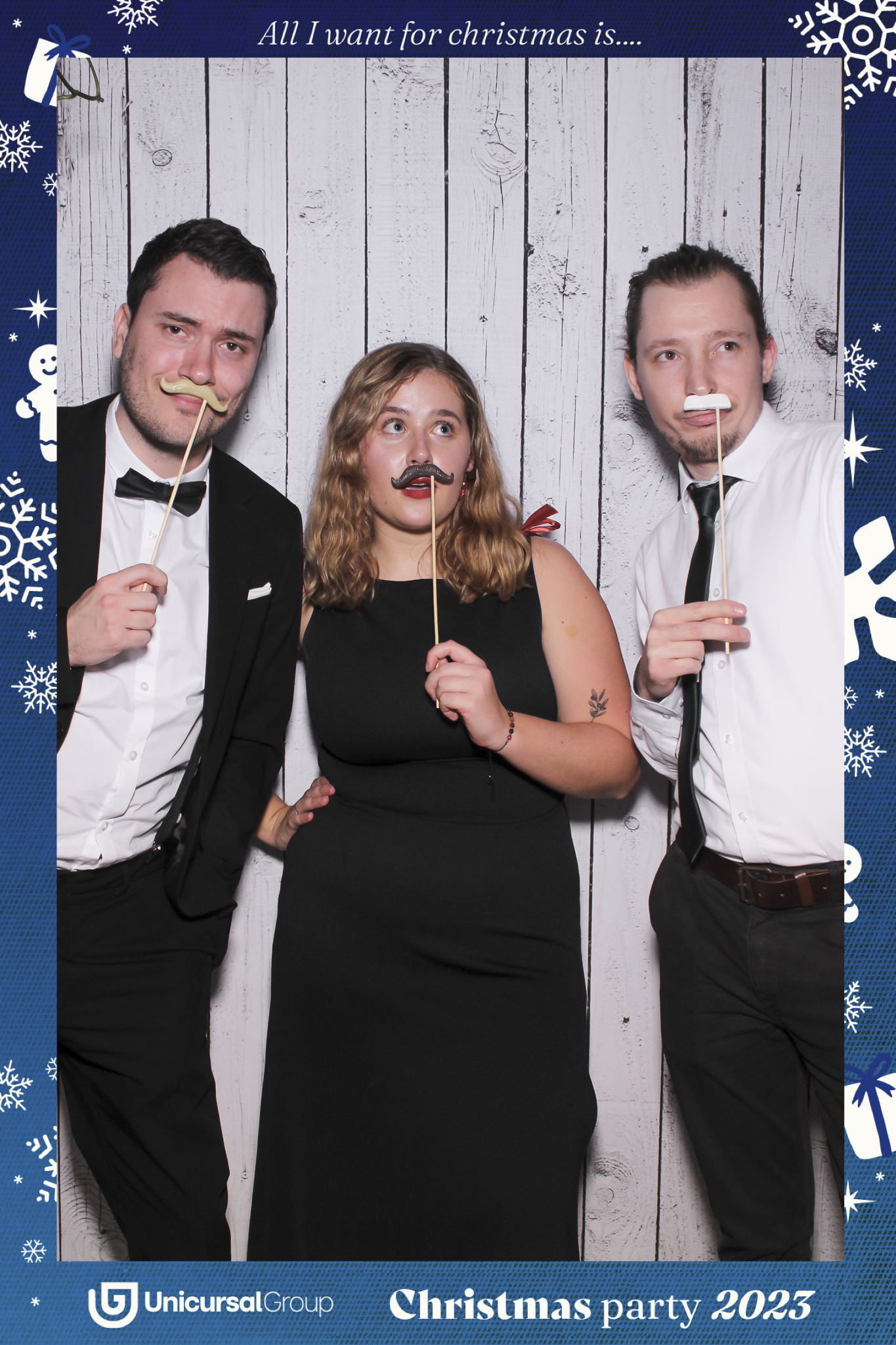 Unisurcal Xmas Party 2023 - Selfie Mirror | View more photos from the event at gallery.freshbooths.com/u/FreshBooths/Unisurcal-Xmas-Party-2023-Selfie-Mirror