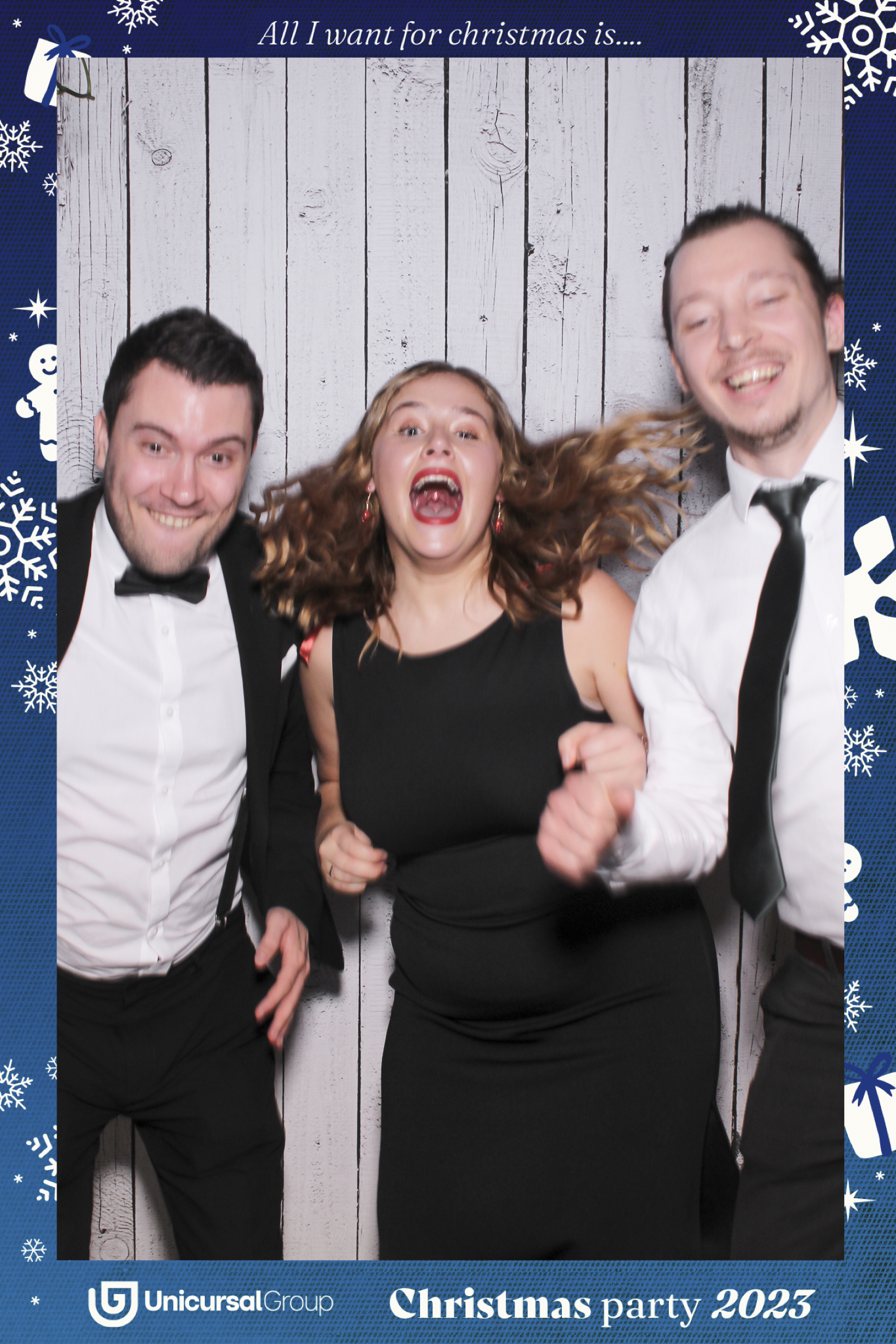 Unisurcal Xmas Party 2023 - Selfie Mirror | View more photos from the event at gallery.freshbooths.com/u/FreshBooths/Unisurcal-Xmas-Party-2023-Selfie-Mirror