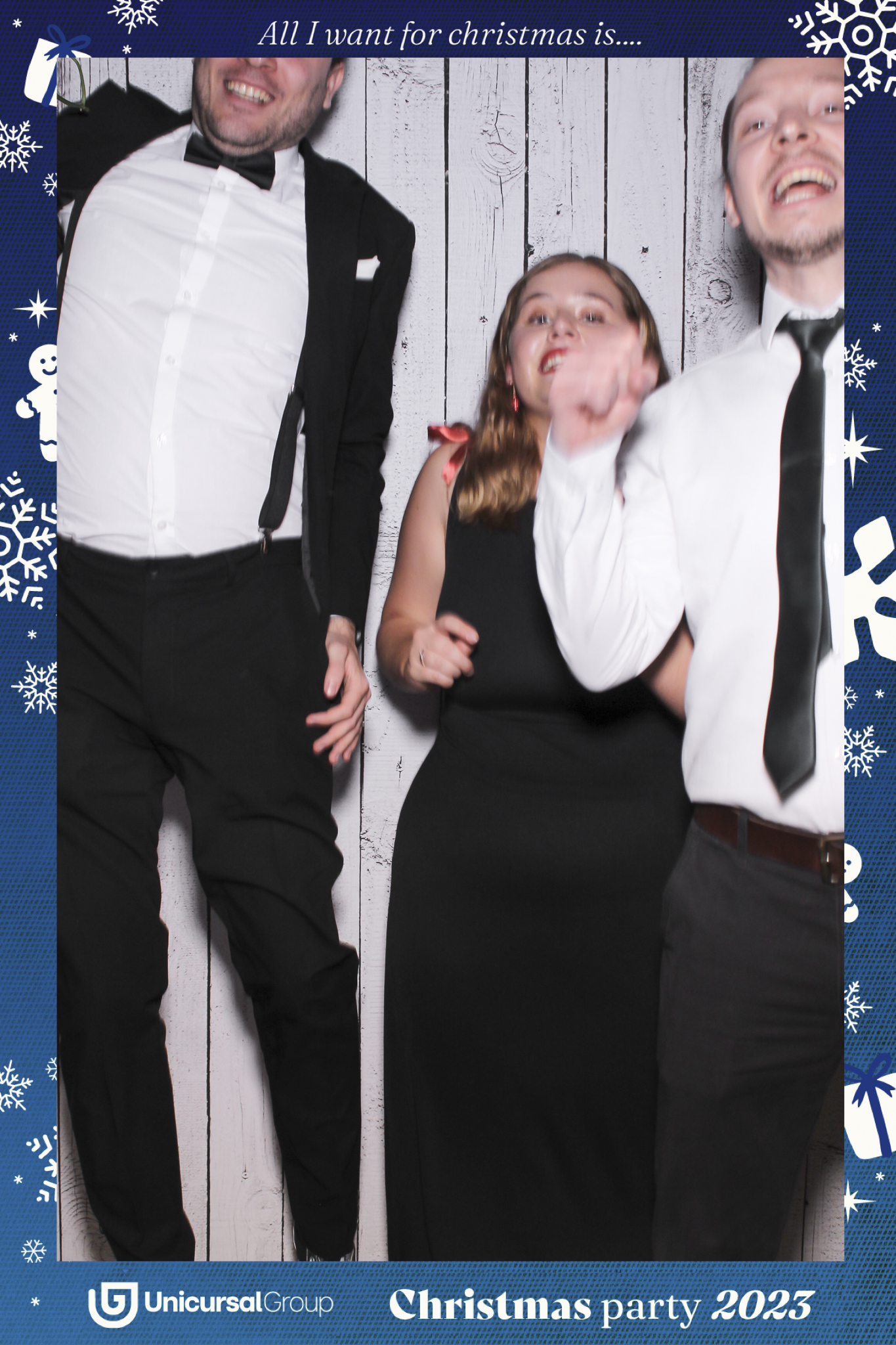 Unisurcal Xmas Party 2023 - Selfie Mirror | View more photos from the event at gallery.freshbooths.com/u/FreshBooths/Unisurcal-Xmas-Party-2023-Selfie-Mirror