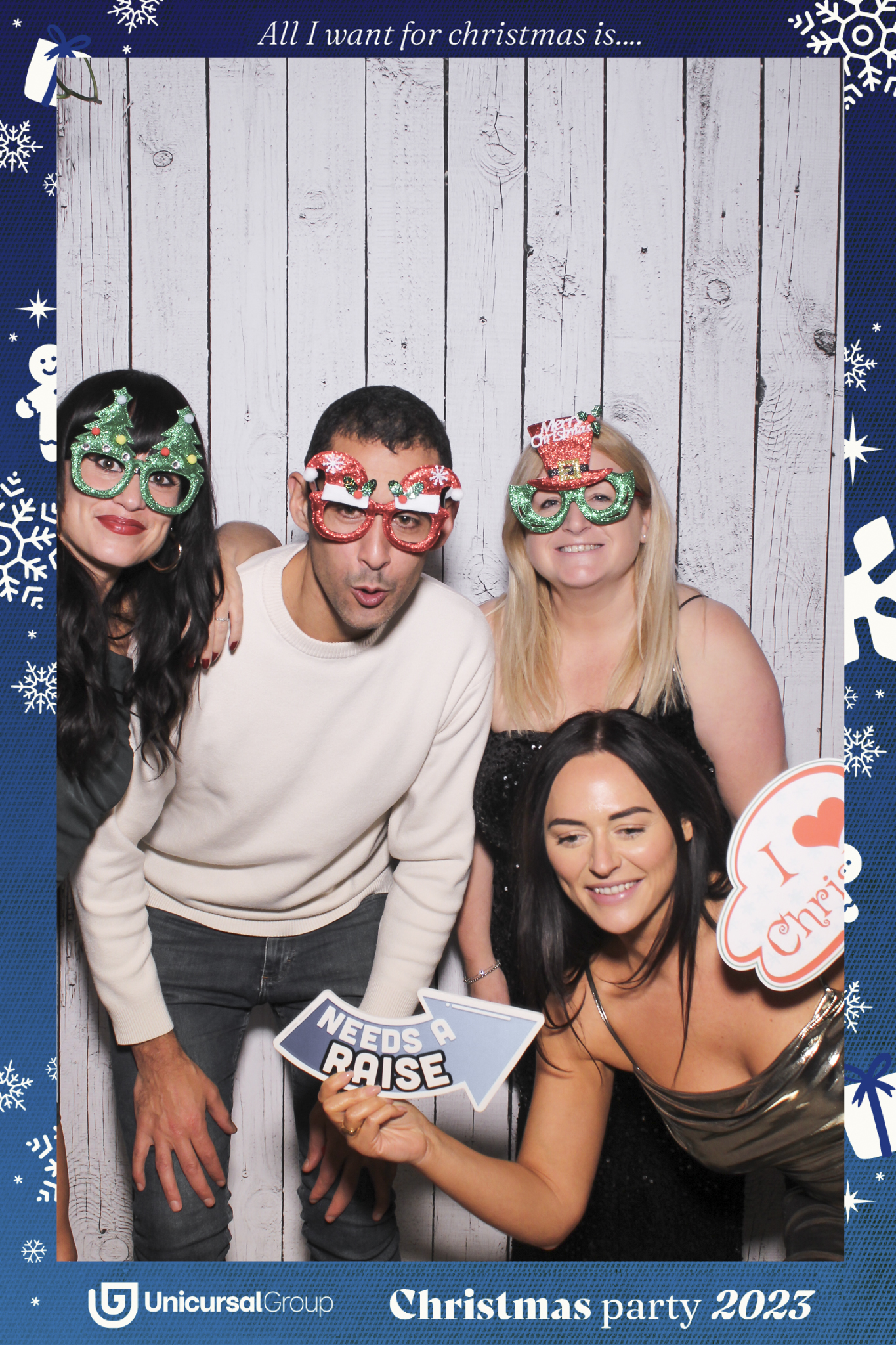 Unisurcal Xmas Party 2023 - Selfie Mirror | View more photos from the event at gallery.freshbooths.com/u/FreshBooths/Unisurcal-Xmas-Party-2023-Selfie-Mirror