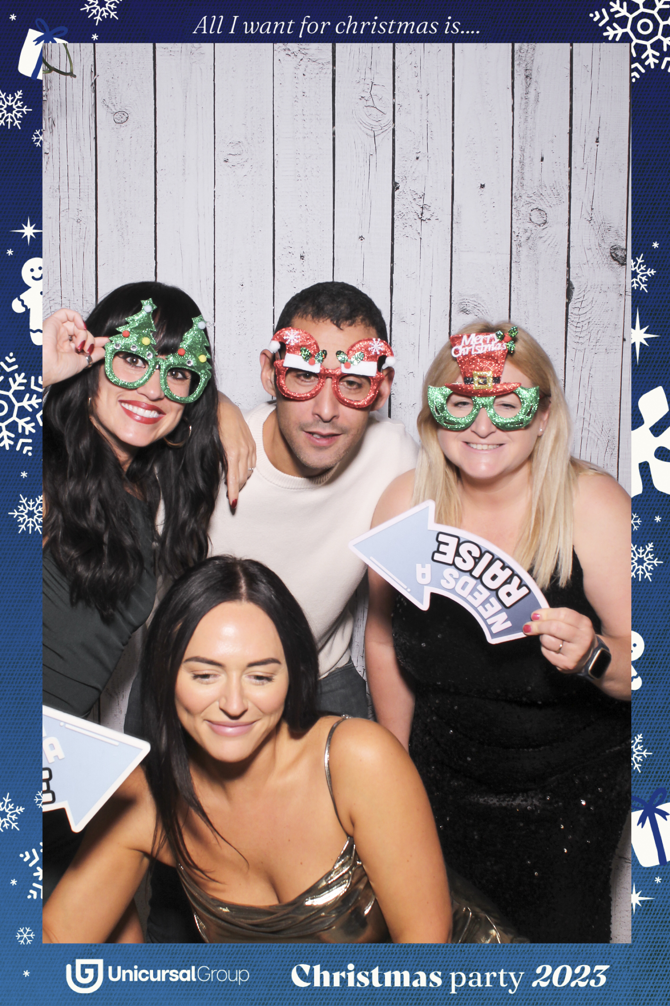 Unisurcal Xmas Party 2023 - Selfie Mirror | View more photos from the event at gallery.freshbooths.com/u/FreshBooths/Unisurcal-Xmas-Party-2023-Selfie-Mirror