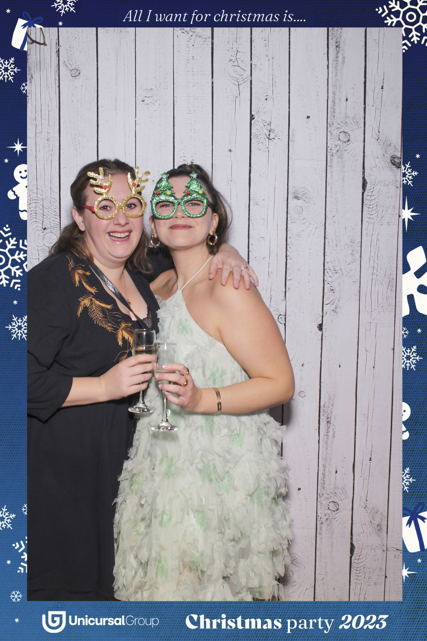 Unisurcal Xmas Party 2023 - Selfie Mirror | View more photos from the event at gallery.freshbooths.com/u/FreshBooths/Unisurcal-Xmas-Party-2023-Selfie-Mirror