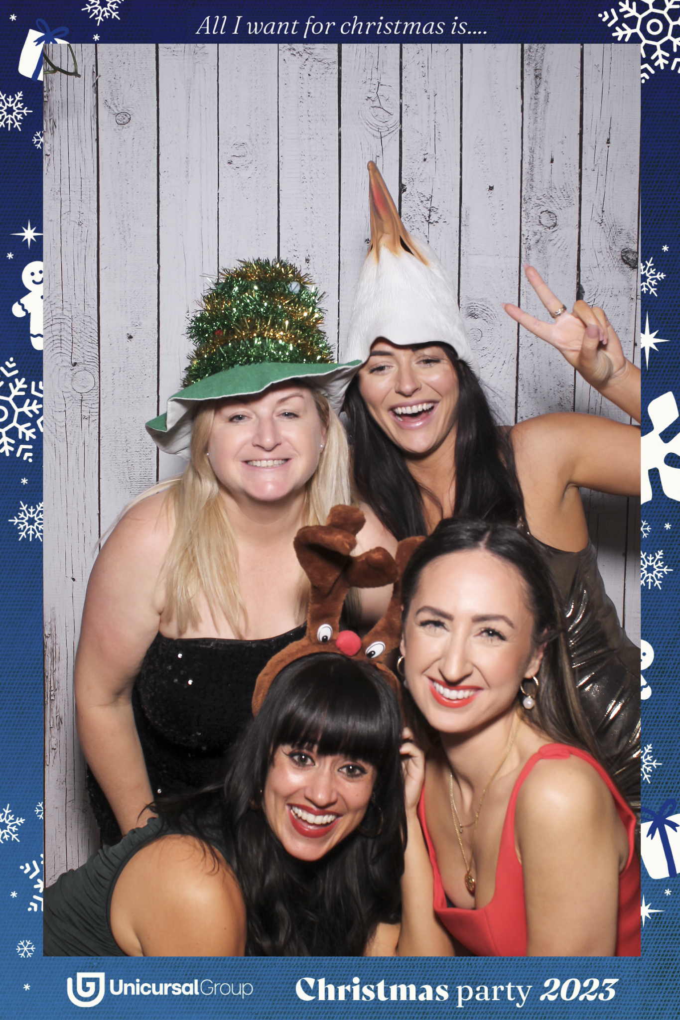 Unisurcal Xmas Party 2023 - Selfie Mirror | View more photos from the event at gallery.freshbooths.com/u/FreshBooths/Unisurcal-Xmas-Party-2023-Selfie-Mirror
