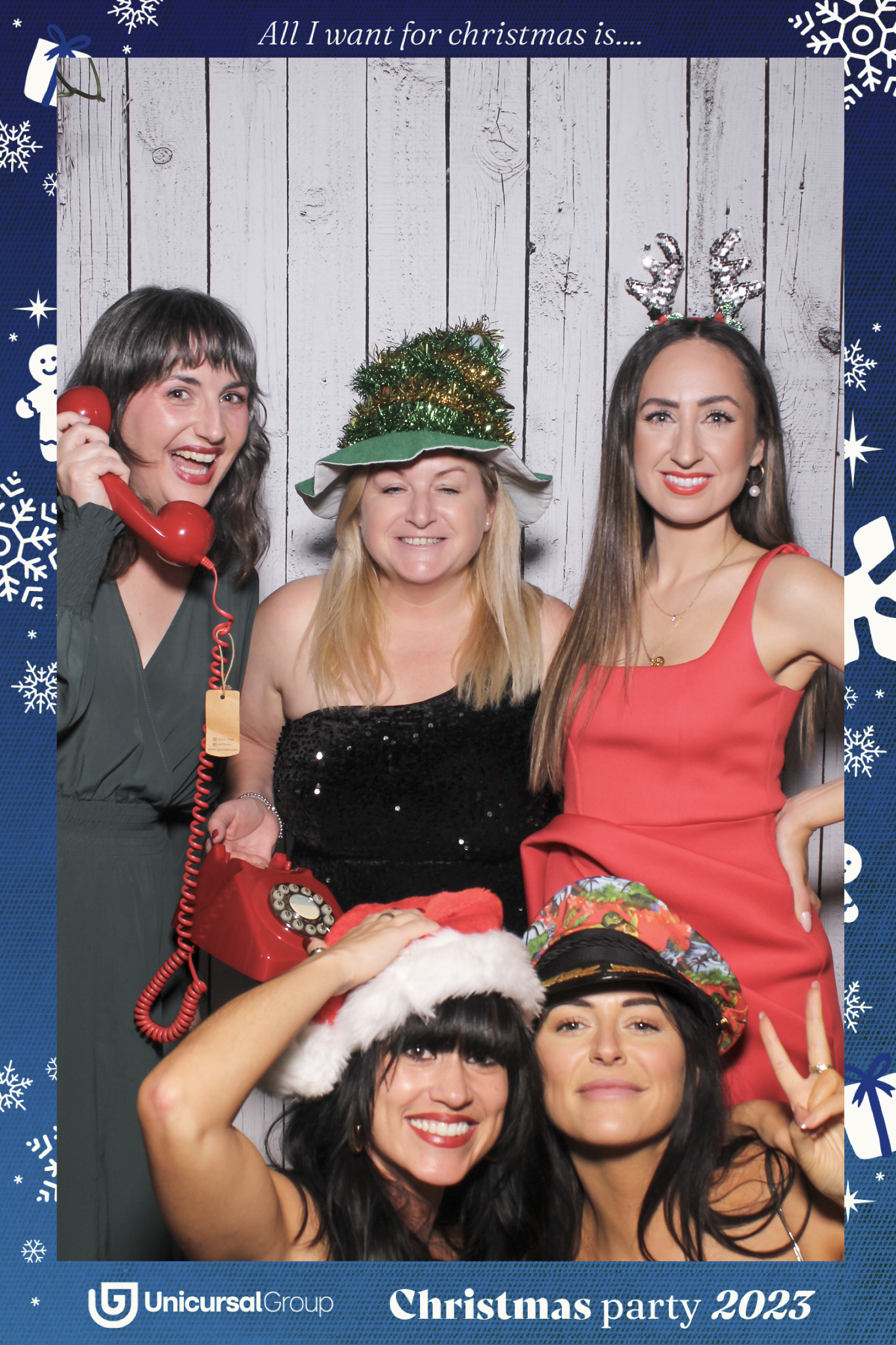 Unisurcal Xmas Party 2023 - Selfie Mirror | View more photos from the event at gallery.freshbooths.com/u/FreshBooths/Unisurcal-Xmas-Party-2023-Selfie-Mirror