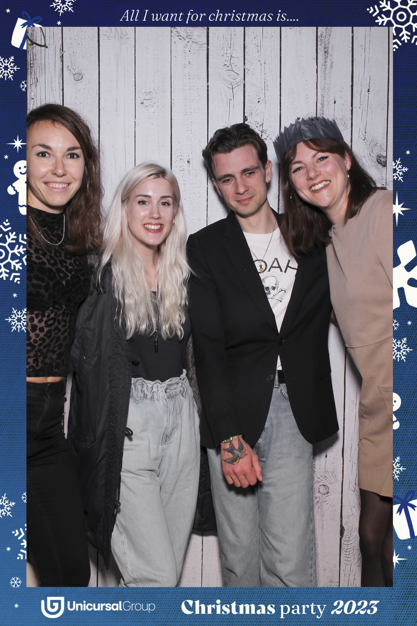 Unisurcal Xmas Party 2023 - Selfie Mirror | View more photos from the event at gallery.freshbooths.com/u/FreshBooths/Unisurcal-Xmas-Party-2023-Selfie-Mirror