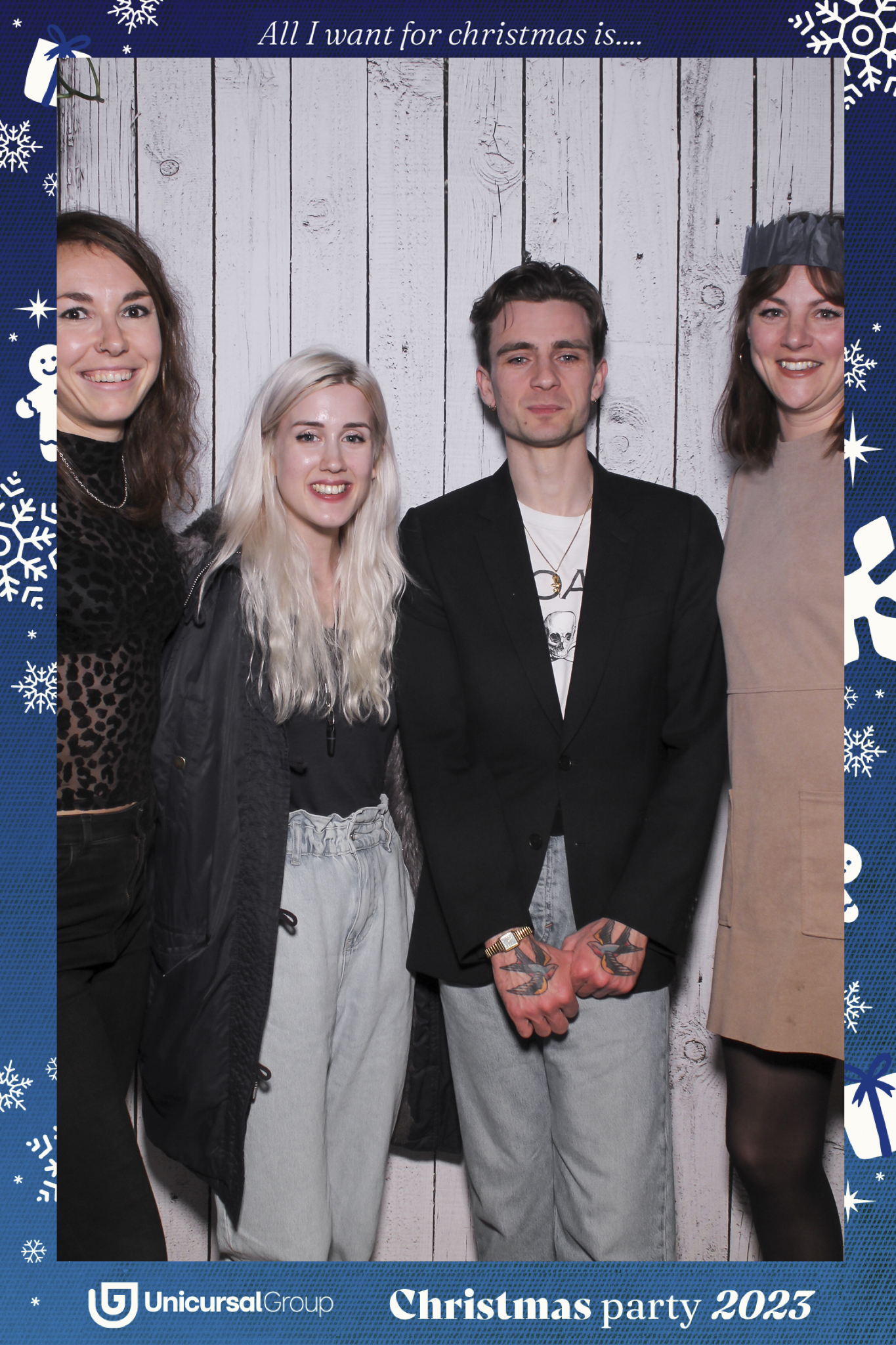 Unisurcal Xmas Party 2023 - Selfie Mirror | View more photos from the event at gallery.freshbooths.com/u/FreshBooths/Unisurcal-Xmas-Party-2023-Selfie-Mirror