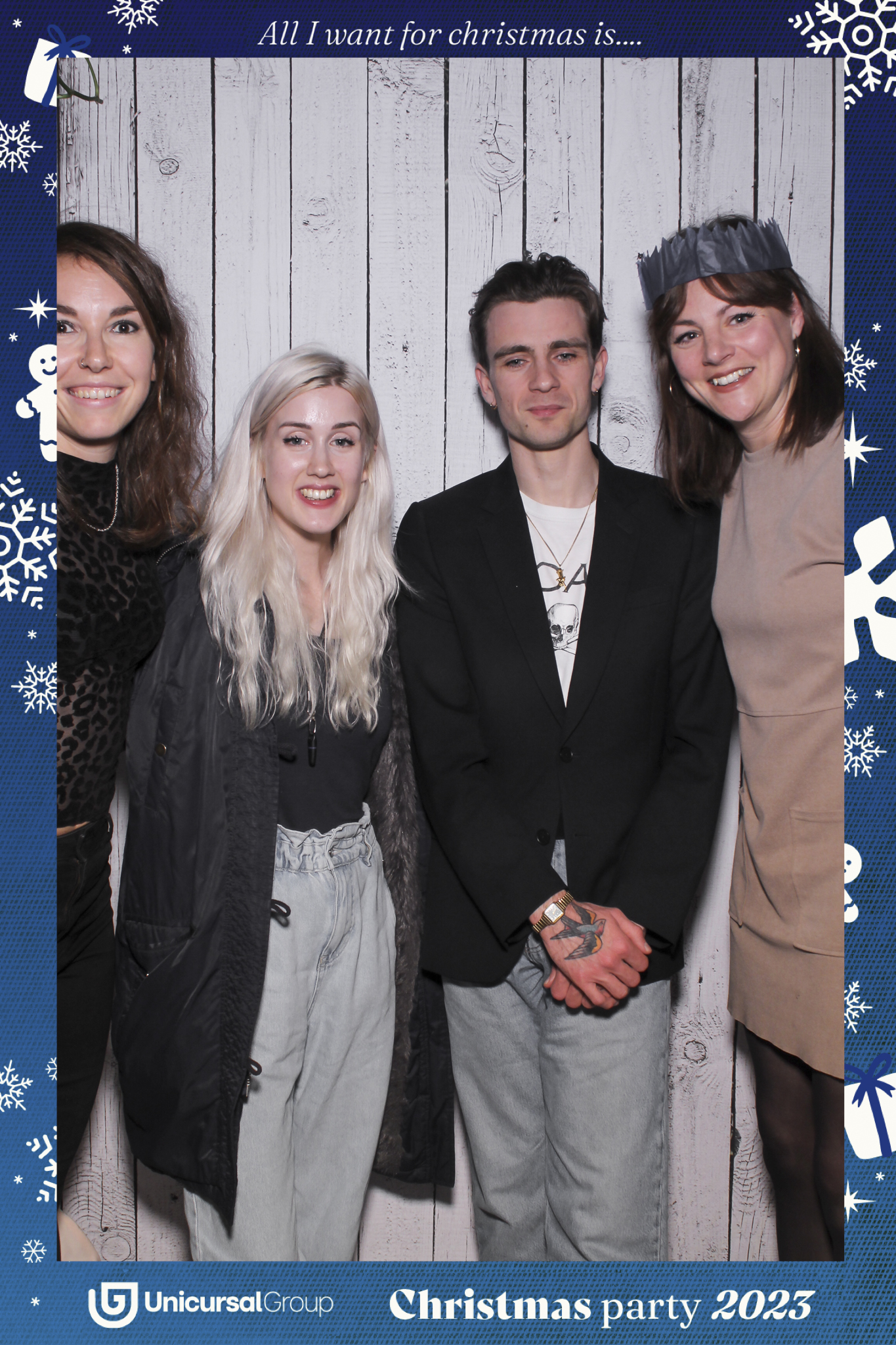 Unisurcal Xmas Party 2023 - Selfie Mirror | View more photos from the event at gallery.freshbooths.com/u/FreshBooths/Unisurcal-Xmas-Party-2023-Selfie-Mirror