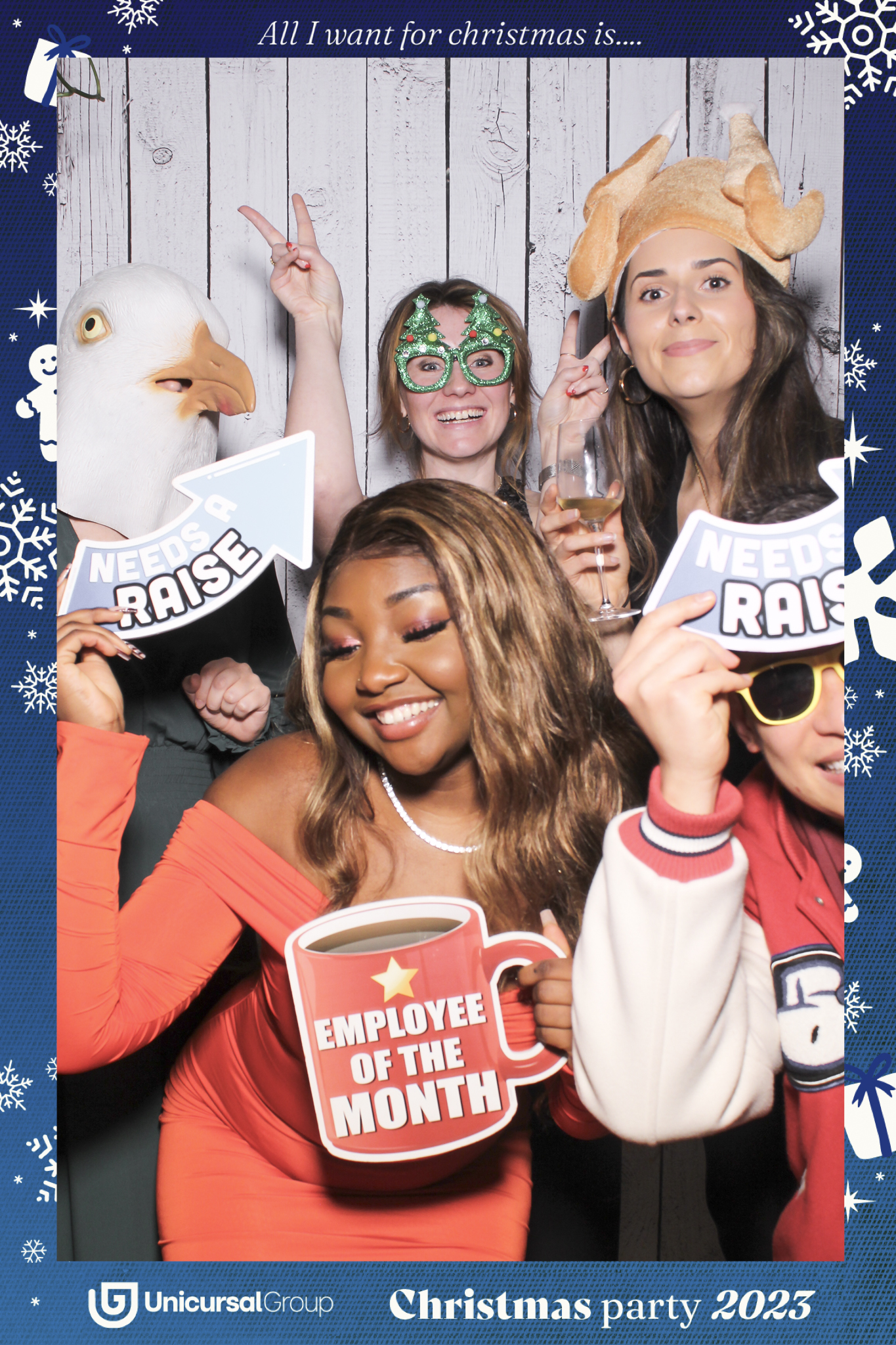 Unisurcal Xmas Party 2023 - Selfie Mirror | View more photos from the event at gallery.freshbooths.com/u/FreshBooths/Unisurcal-Xmas-Party-2023-Selfie-Mirror