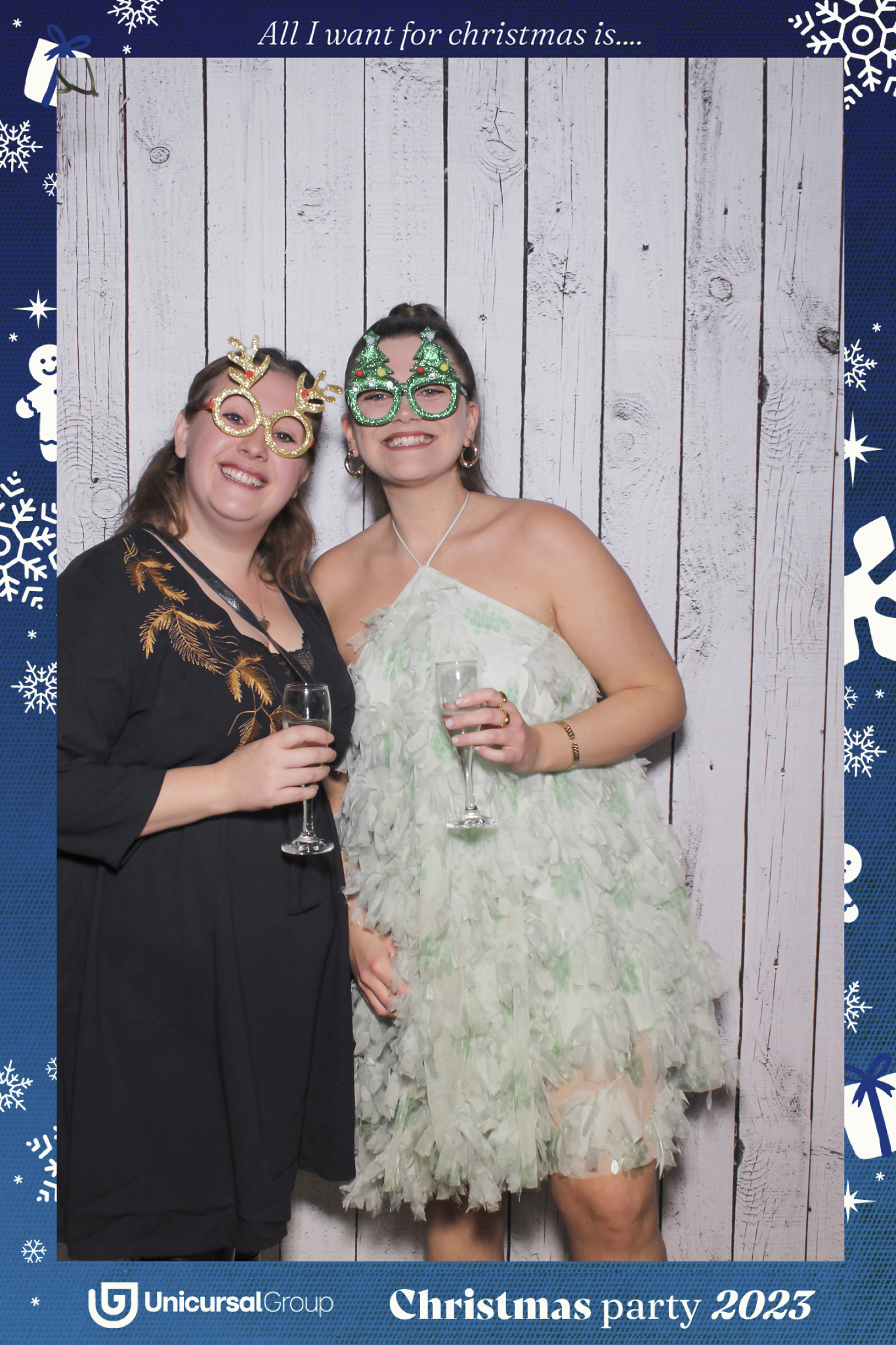 Unisurcal Xmas Party 2023 - Selfie Mirror | View more photos from the event at gallery.freshbooths.com/u/FreshBooths/Unisurcal-Xmas-Party-2023-Selfie-Mirror