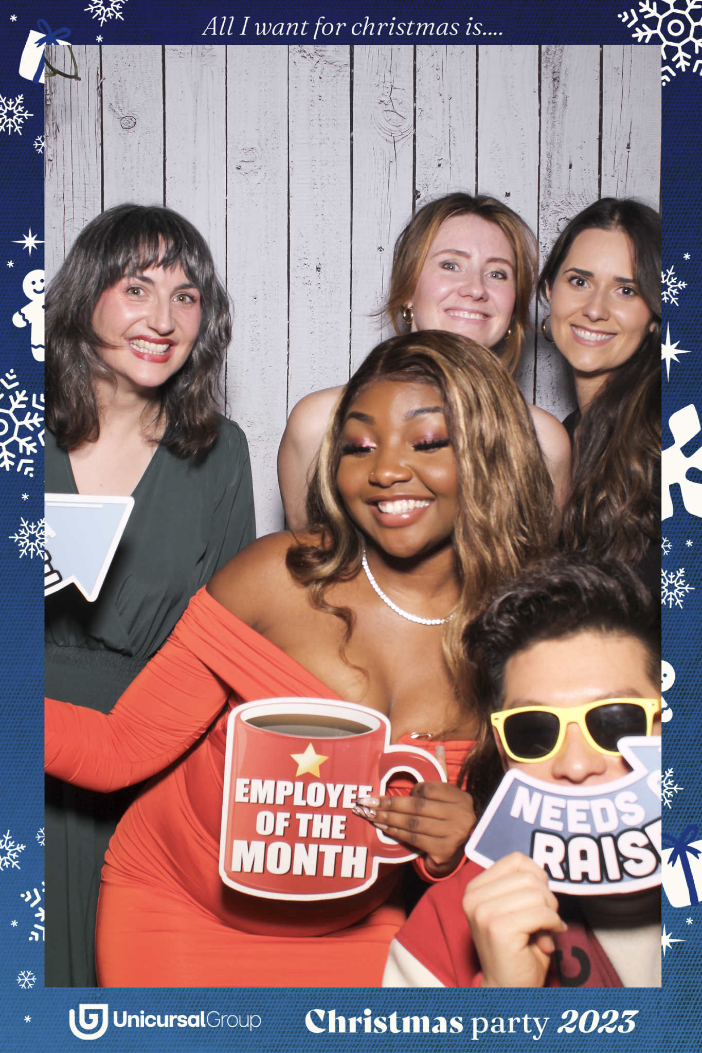 Unisurcal Xmas Party 2023 - Selfie Mirror | View more photos from the event at gallery.freshbooths.com/u/FreshBooths/Unisurcal-Xmas-Party-2023-Selfie-Mirror