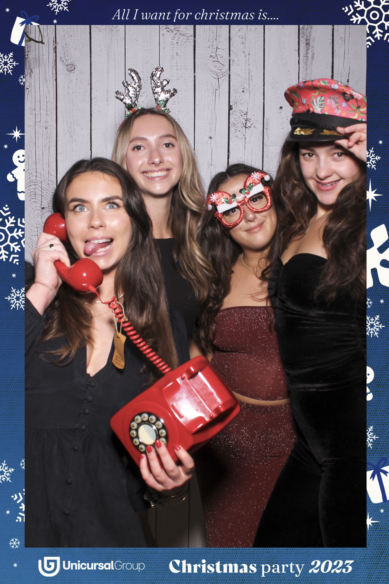 Unisurcal Xmas Party 2023 - Selfie Mirror | View more photos from the event at gallery.freshbooths.com/u/FreshBooths/Unisurcal-Xmas-Party-2023-Selfie-Mirror