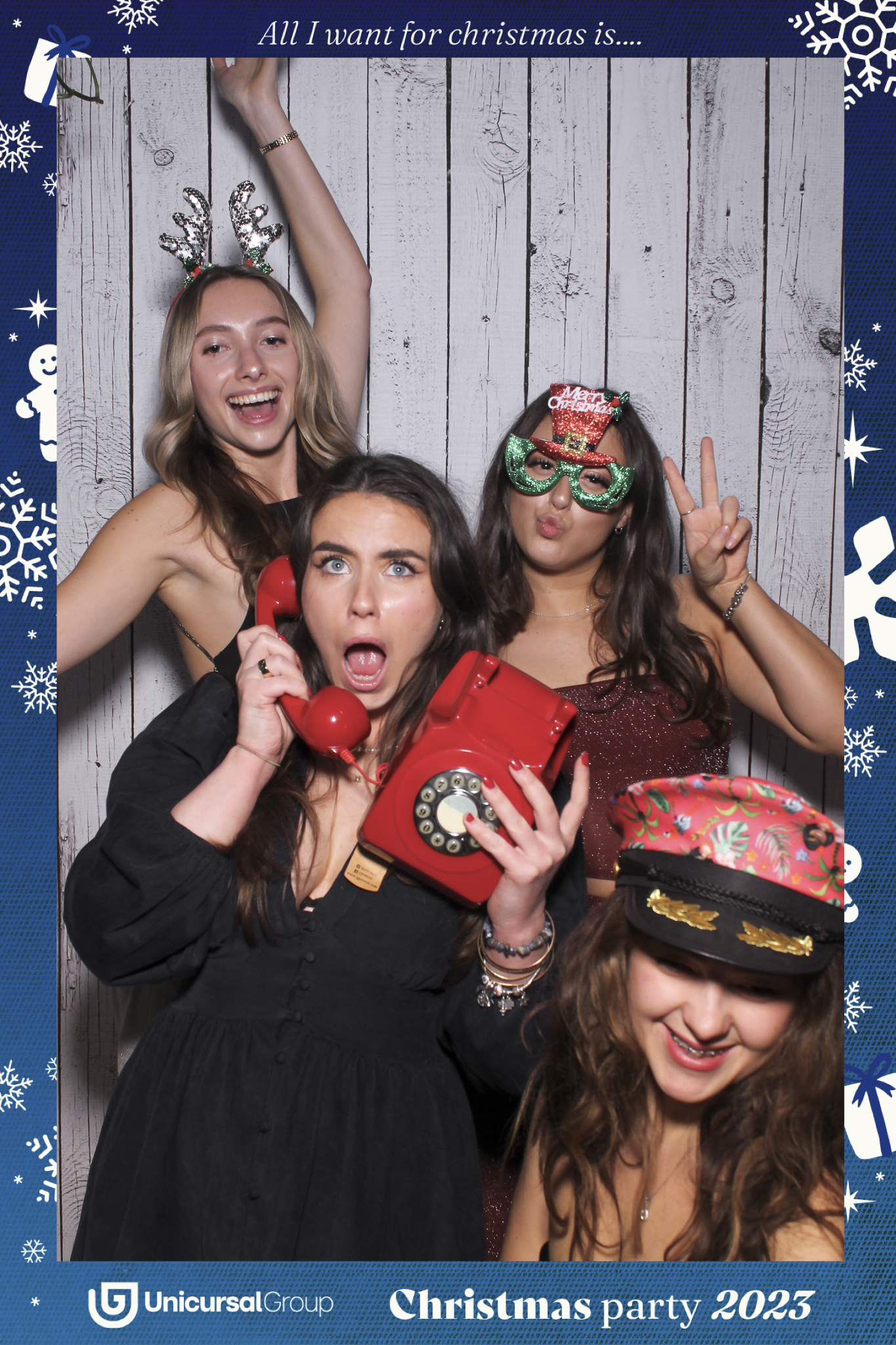 Unisurcal Xmas Party 2023 - Selfie Mirror | View more photos from the event at gallery.freshbooths.com/u/FreshBooths/Unisurcal-Xmas-Party-2023-Selfie-Mirror