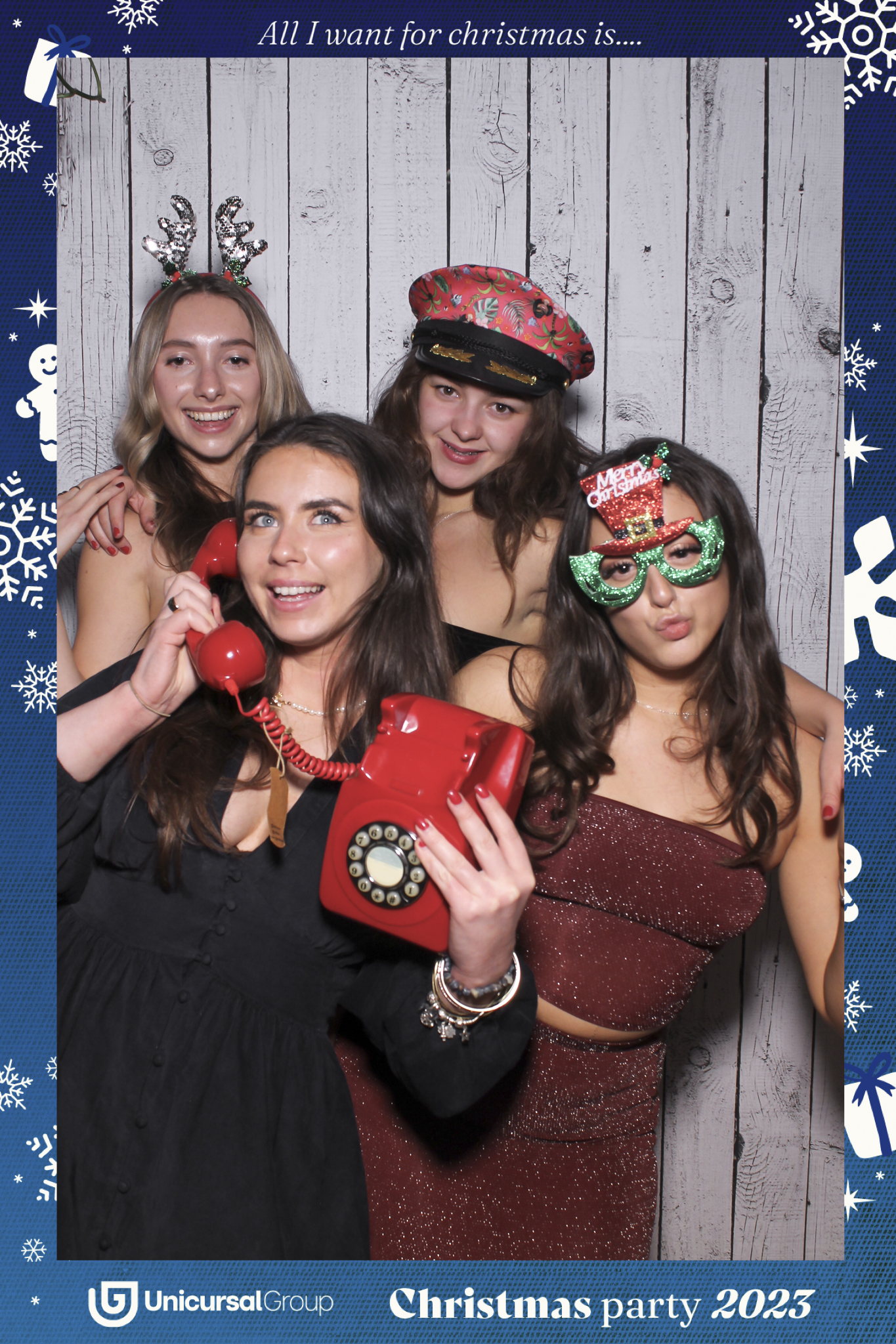 Unisurcal Xmas Party 2023 - Selfie Mirror | View more photos from the event at gallery.freshbooths.com/u/FreshBooths/Unisurcal-Xmas-Party-2023-Selfie-Mirror