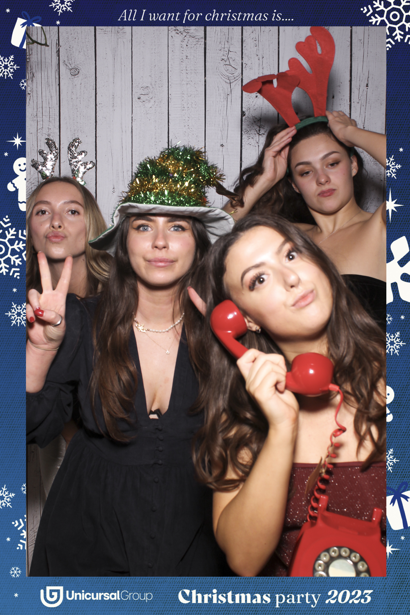 Unisurcal Xmas Party 2023 - Selfie Mirror | View more photos from the event at gallery.freshbooths.com/u/FreshBooths/Unisurcal-Xmas-Party-2023-Selfie-Mirror