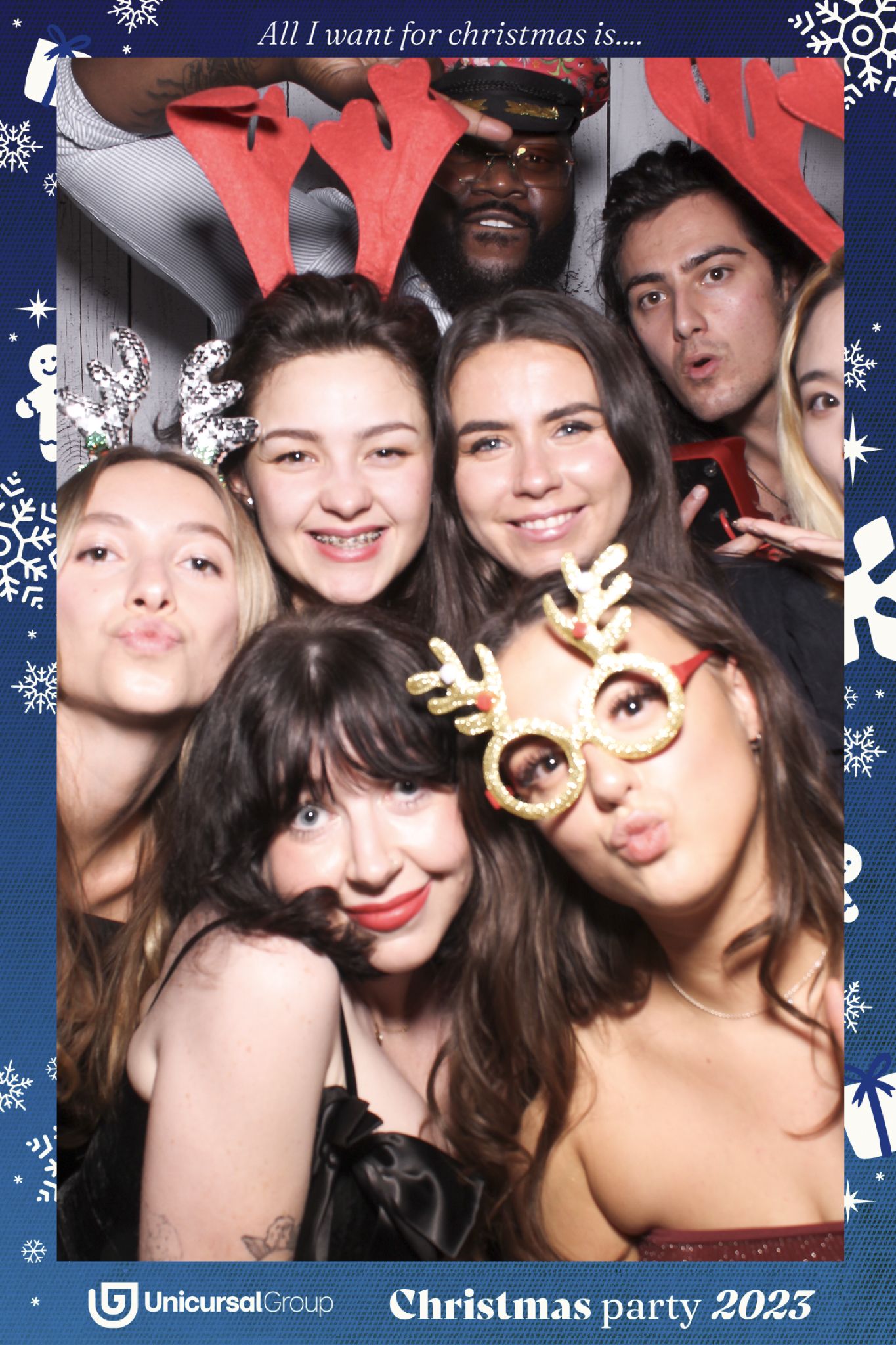 Unisurcal Xmas Party 2023 - Selfie Mirror | View more photos from the event at gallery.freshbooths.com/u/FreshBooths/Unisurcal-Xmas-Party-2023-Selfie-Mirror
