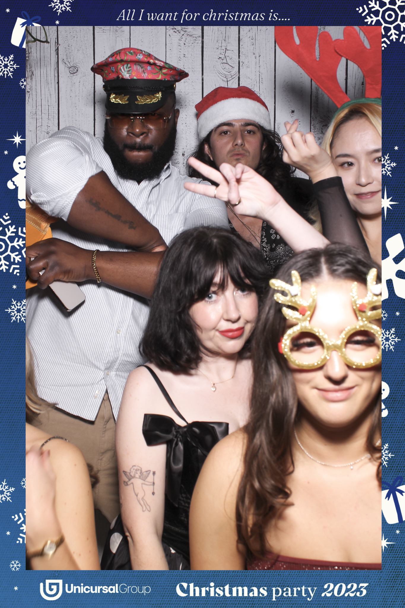 Unisurcal Xmas Party 2023 - Selfie Mirror | View more photos from the event at gallery.freshbooths.com/u/FreshBooths/Unisurcal-Xmas-Party-2023-Selfie-Mirror