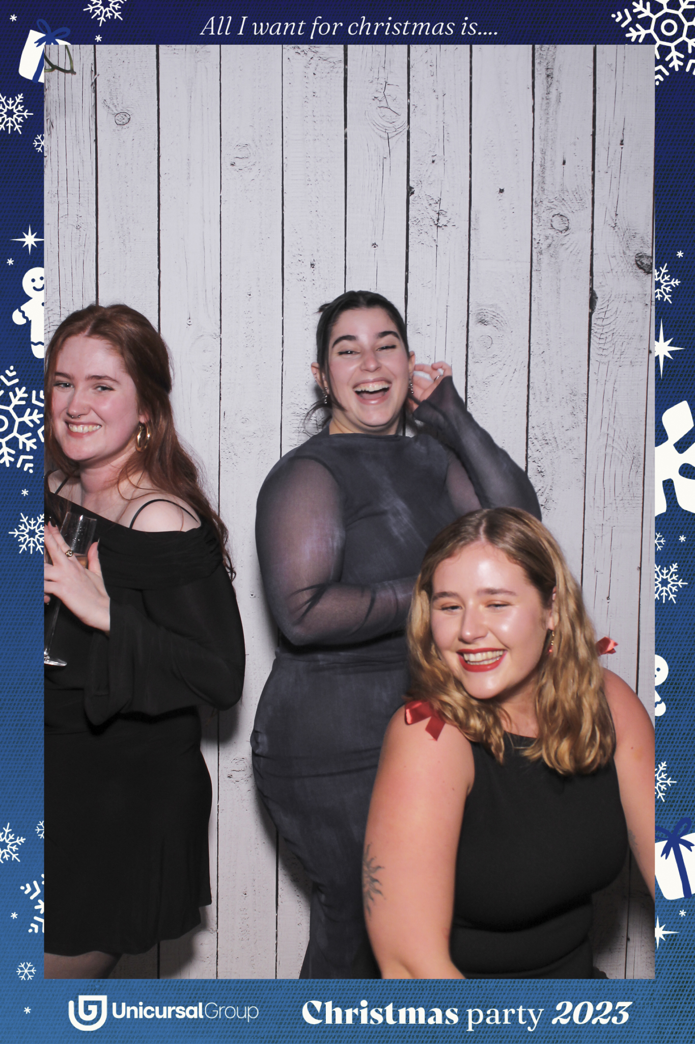 Unisurcal Xmas Party 2023 - Selfie Mirror | View more photos from the event at gallery.freshbooths.com/u/FreshBooths/Unisurcal-Xmas-Party-2023-Selfie-Mirror