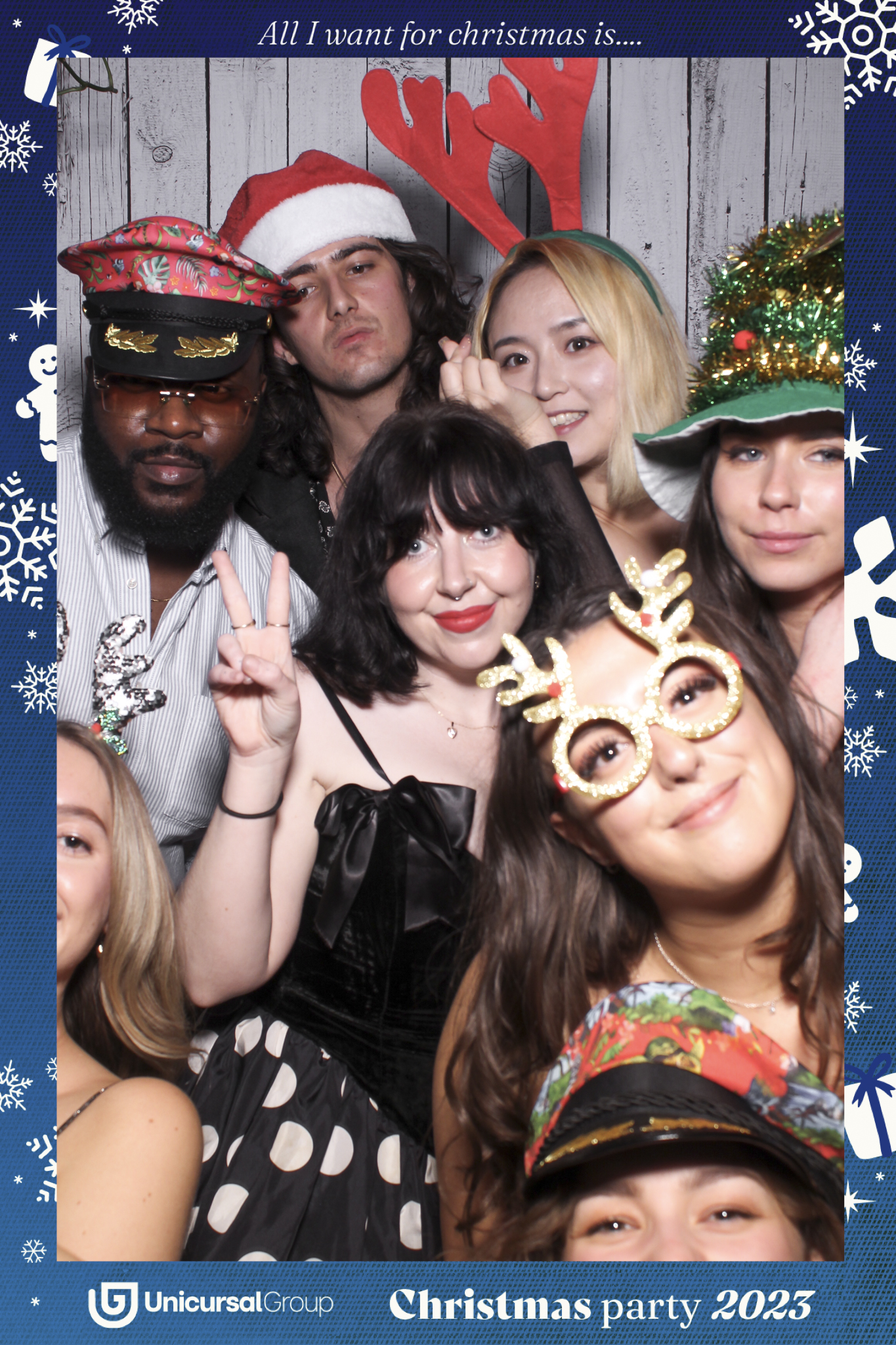 Unisurcal Xmas Party 2023 - Selfie Mirror | View more photos from the event at gallery.freshbooths.com/u/FreshBooths/Unisurcal-Xmas-Party-2023-Selfie-Mirror