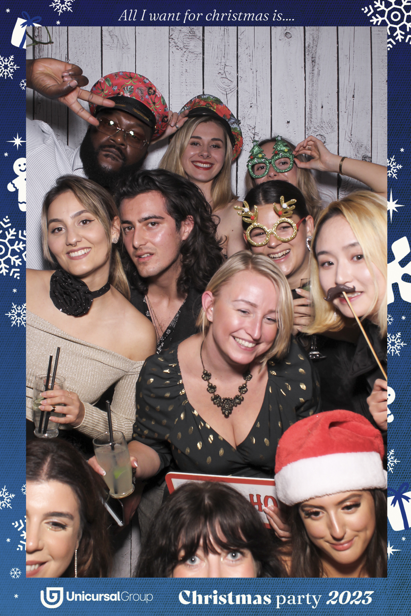 Unisurcal Xmas Party 2023 - Selfie Mirror | View more photos from the event at gallery.freshbooths.com/u/FreshBooths/Unisurcal-Xmas-Party-2023-Selfie-Mirror