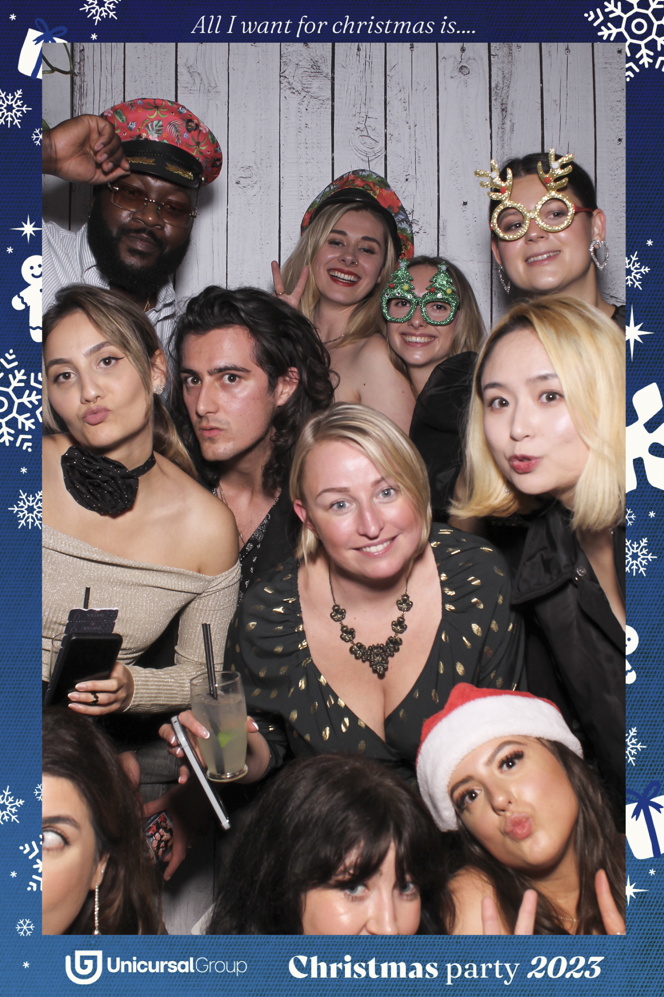 Unisurcal Xmas Party 2023 - Selfie Mirror | View more photos from the event at gallery.freshbooths.com/u/FreshBooths/Unisurcal-Xmas-Party-2023-Selfie-Mirror