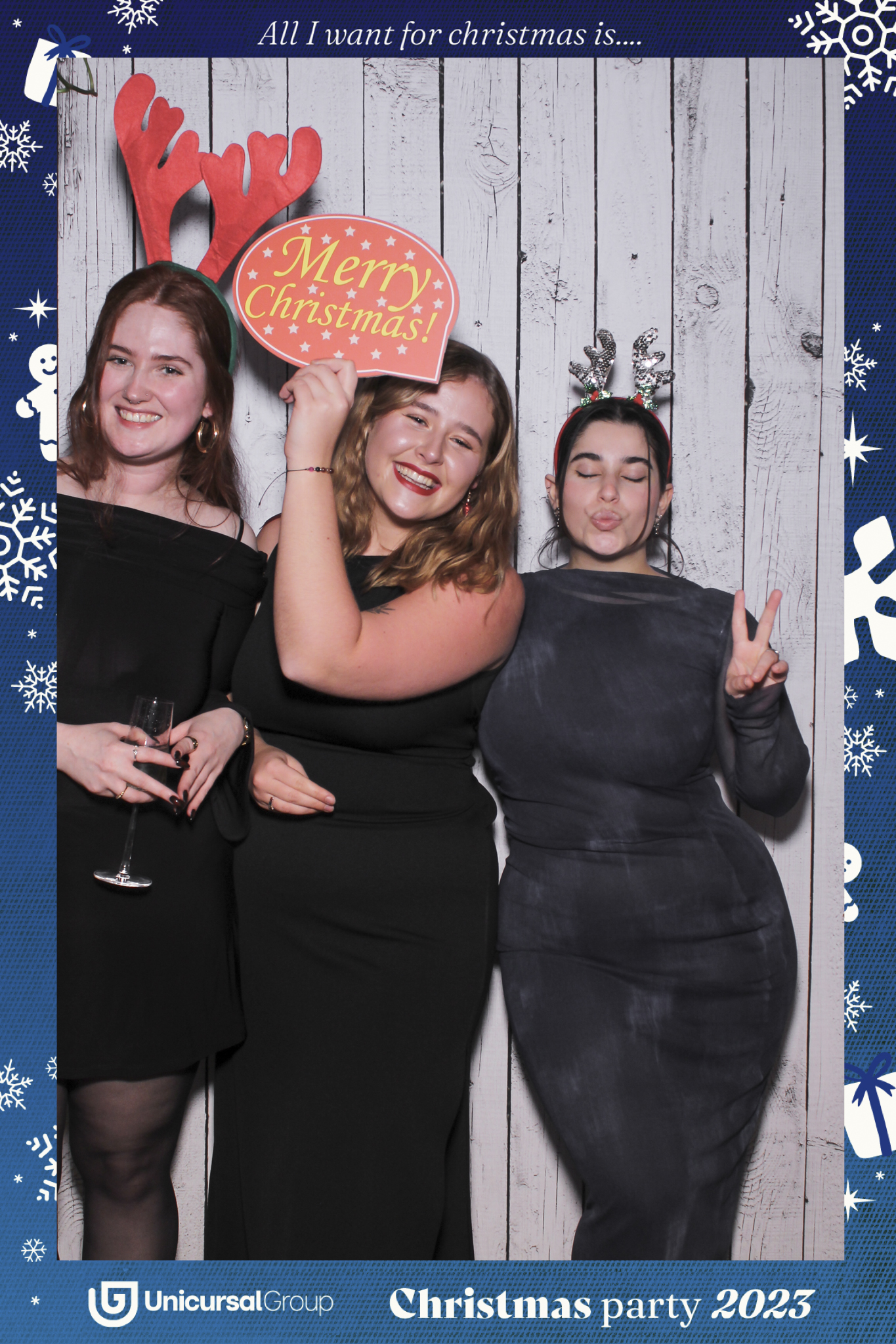 Unisurcal Xmas Party 2023 - Selfie Mirror | View more photos from the event at gallery.freshbooths.com/u/FreshBooths/Unisurcal-Xmas-Party-2023-Selfie-Mirror