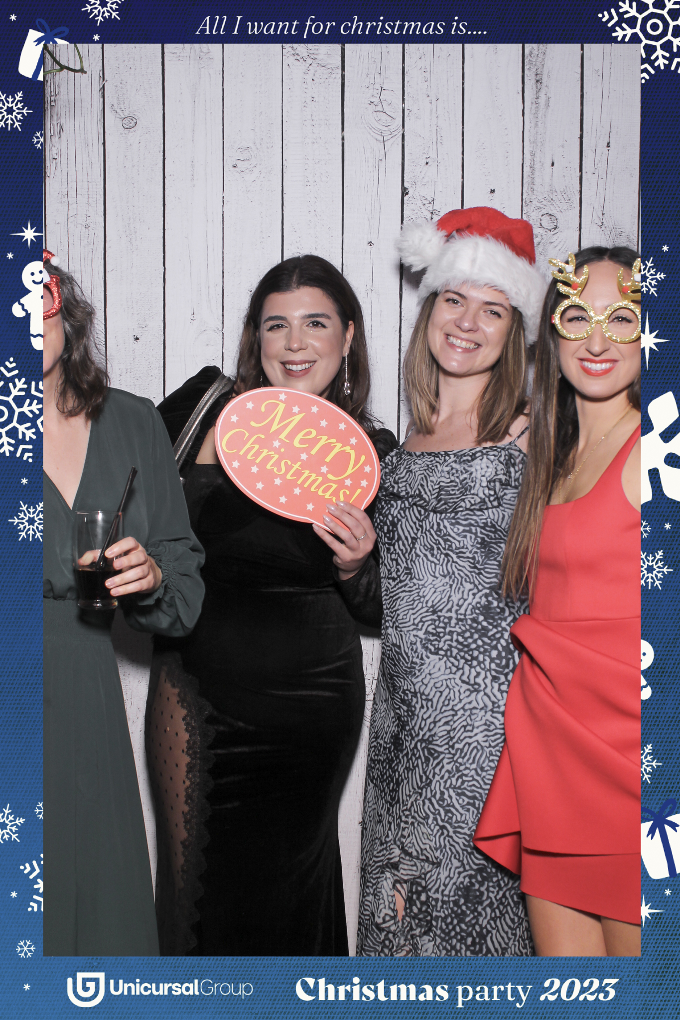 Unisurcal Xmas Party 2023 - Selfie Mirror | View more photos from the event at gallery.freshbooths.com/u/FreshBooths/Unisurcal-Xmas-Party-2023-Selfie-Mirror