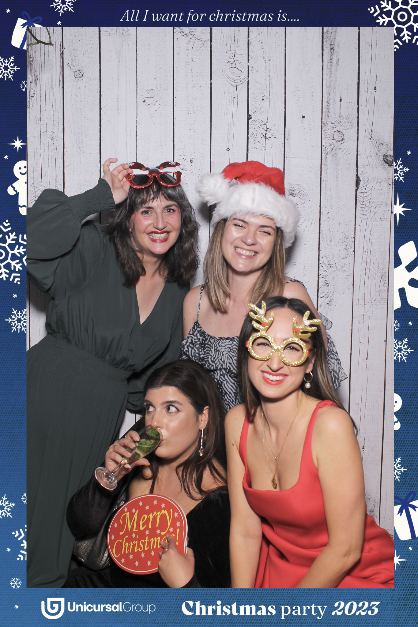 Unisurcal Xmas Party 2023 - Selfie Mirror | View more photos from the event at gallery.freshbooths.com/u/FreshBooths/Unisurcal-Xmas-Party-2023-Selfie-Mirror