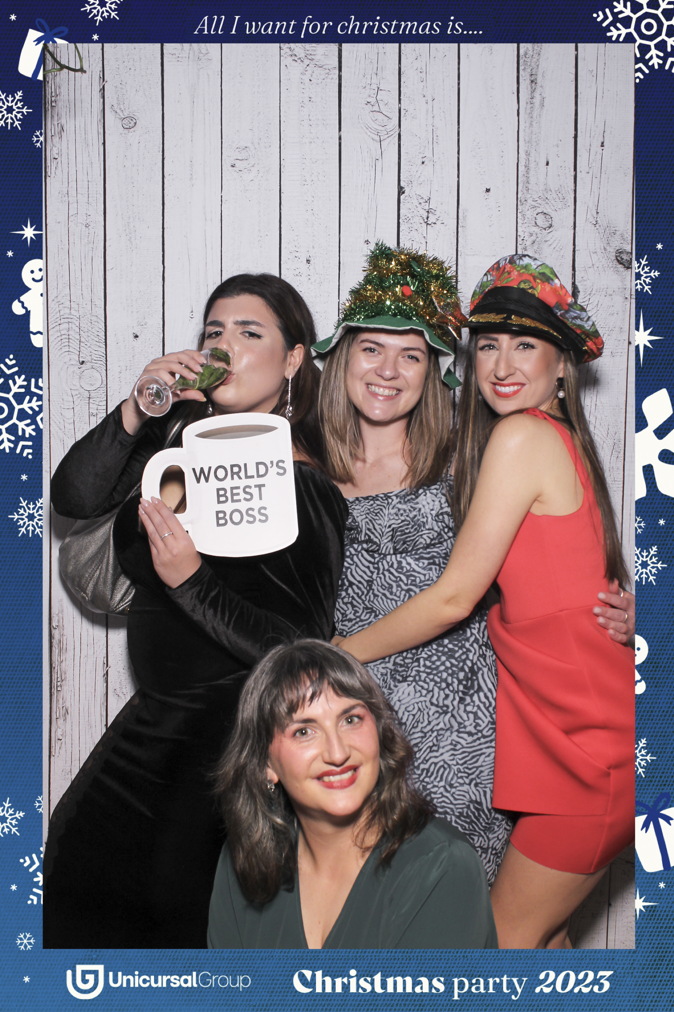 Unisurcal Xmas Party 2023 - Selfie Mirror | View more photos from the event at gallery.freshbooths.com/u/FreshBooths/Unisurcal-Xmas-Party-2023-Selfie-Mirror