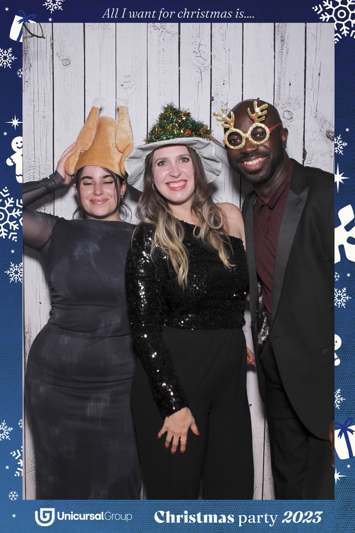 Unisurcal Xmas Party 2023 - Selfie Mirror | View more photos from the event at gallery.freshbooths.com/u/FreshBooths/Unisurcal-Xmas-Party-2023-Selfie-Mirror