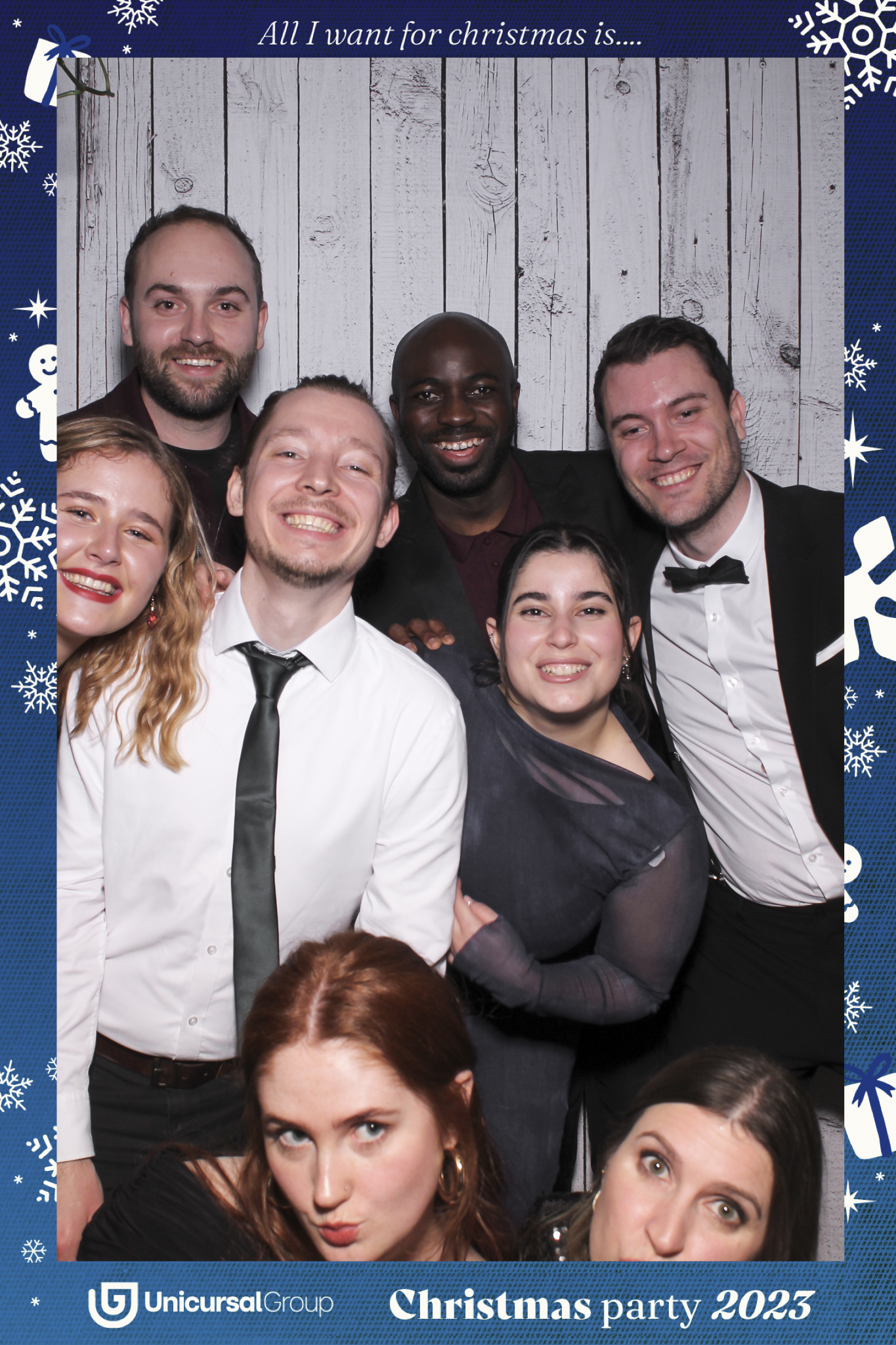 Unisurcal Xmas Party 2023 - Selfie Mirror | View more photos from the event at gallery.freshbooths.com/u/FreshBooths/Unisurcal-Xmas-Party-2023-Selfie-Mirror