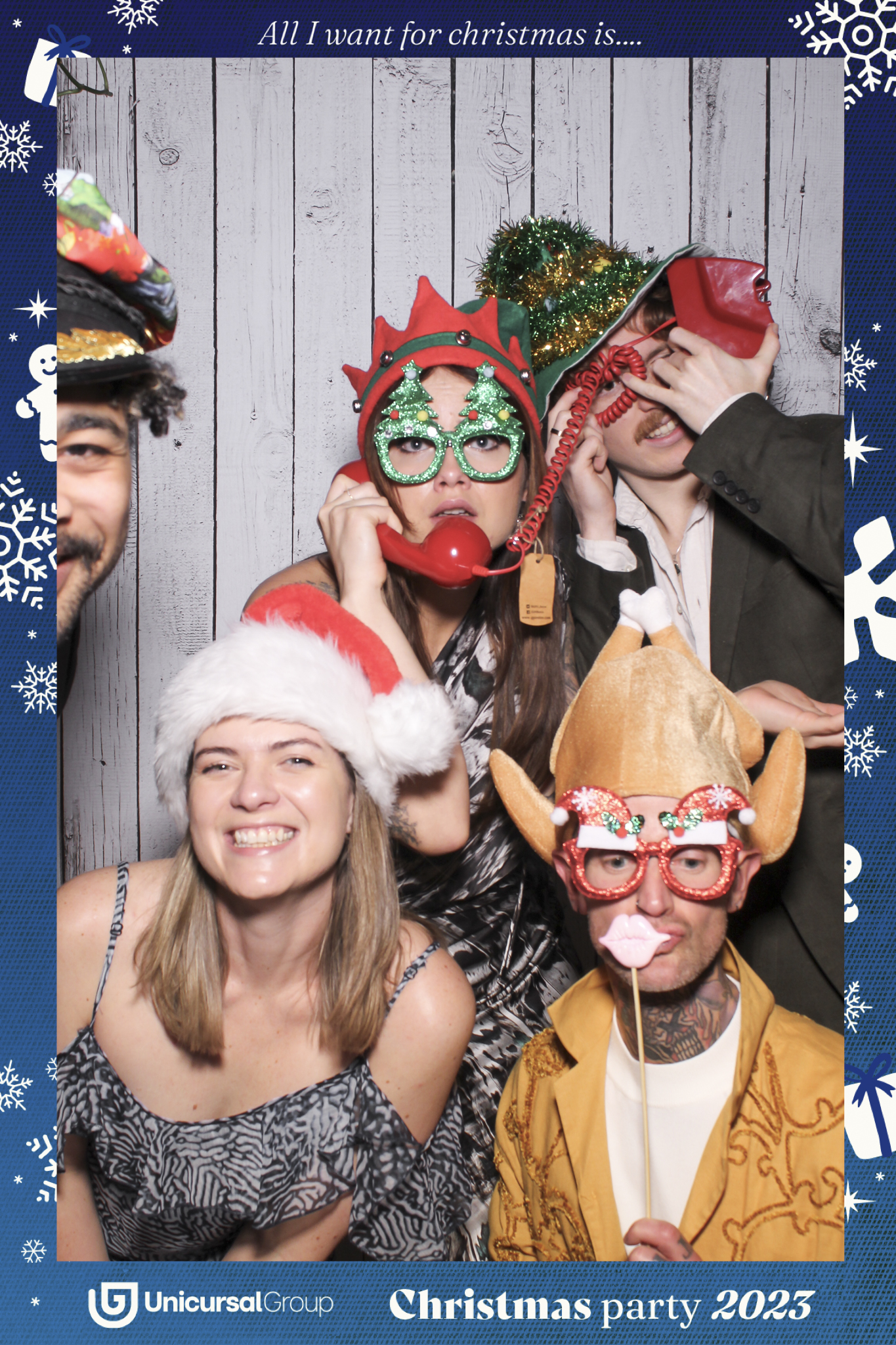 Unisurcal Xmas Party 2023 - Selfie Mirror | View more photos from the event at gallery.freshbooths.com/u/FreshBooths/Unisurcal-Xmas-Party-2023-Selfie-Mirror