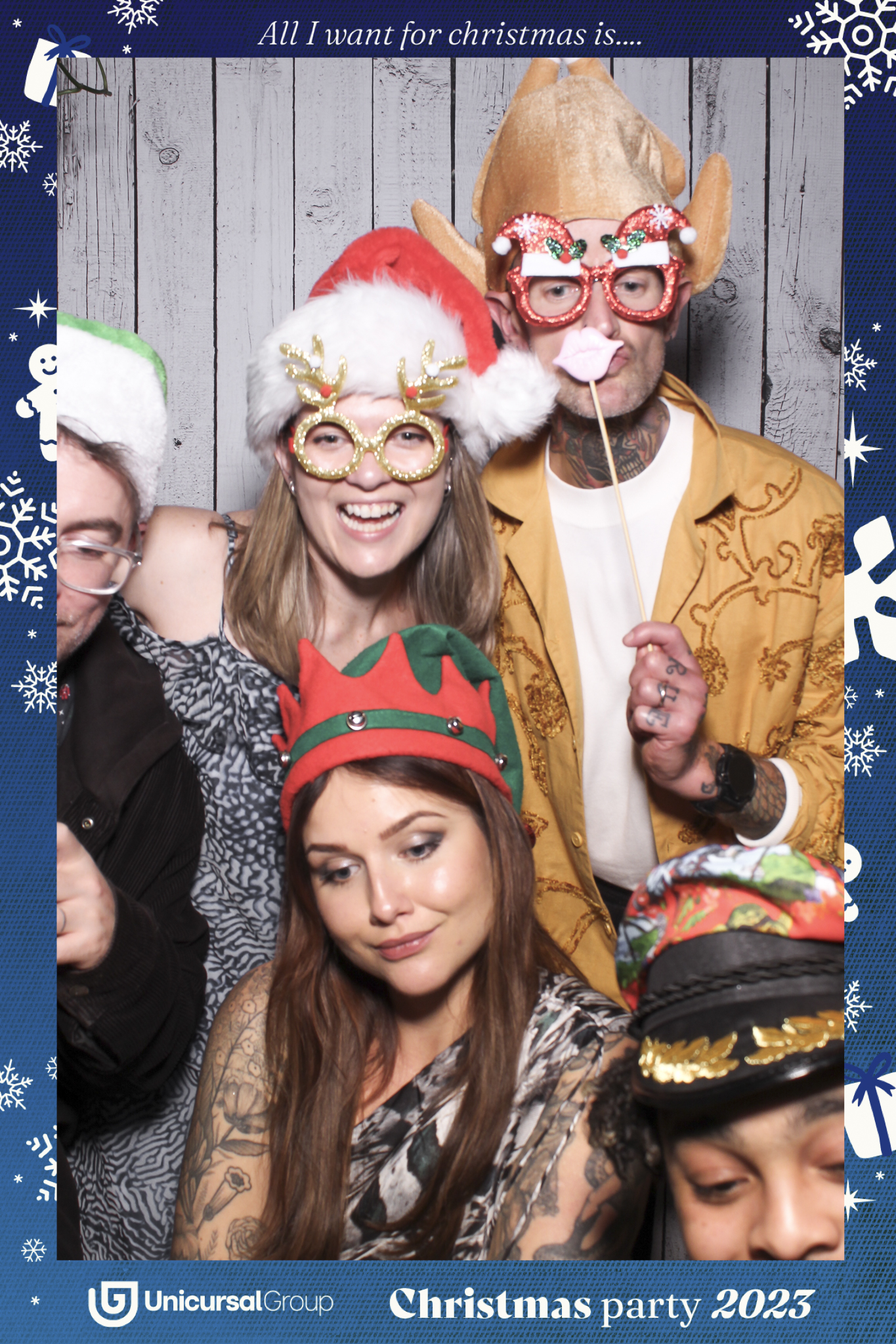 Unisurcal Xmas Party 2023 - Selfie Mirror | View more photos from the event at gallery.freshbooths.com/u/FreshBooths/Unisurcal-Xmas-Party-2023-Selfie-Mirror