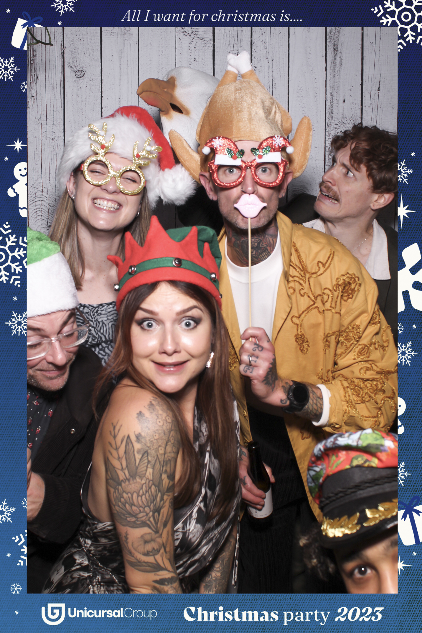 Unisurcal Xmas Party 2023 - Selfie Mirror | View more photos from the event at gallery.freshbooths.com/u/FreshBooths/Unisurcal-Xmas-Party-2023-Selfie-Mirror