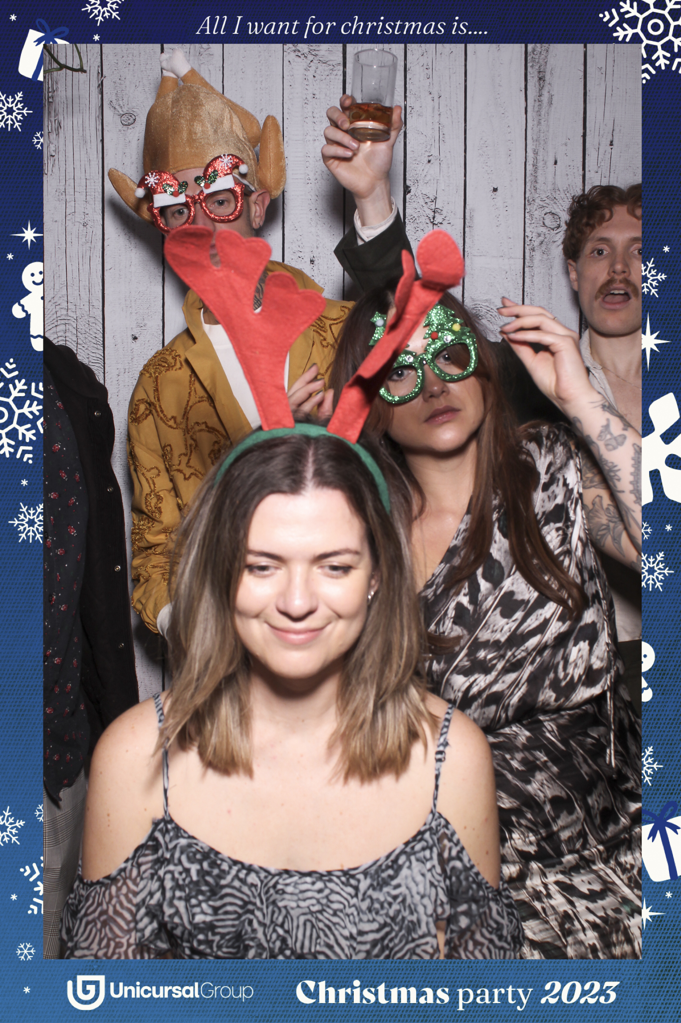 Unisurcal Xmas Party 2023 - Selfie Mirror | View more photos from the event at gallery.freshbooths.com/u/FreshBooths/Unisurcal-Xmas-Party-2023-Selfie-Mirror