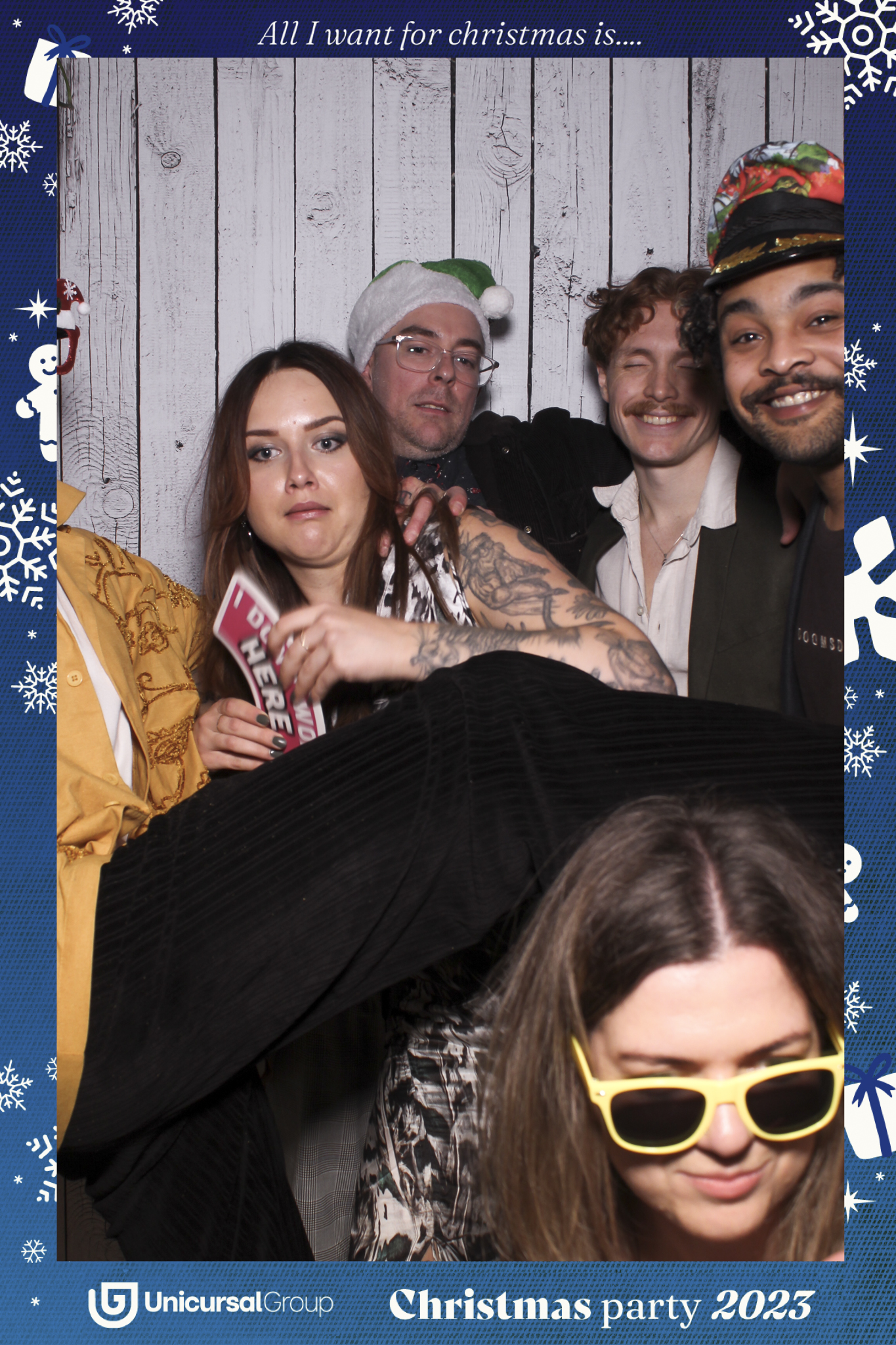 Unisurcal Xmas Party 2023 - Selfie Mirror | View more photos from the event at gallery.freshbooths.com/u/FreshBooths/Unisurcal-Xmas-Party-2023-Selfie-Mirror