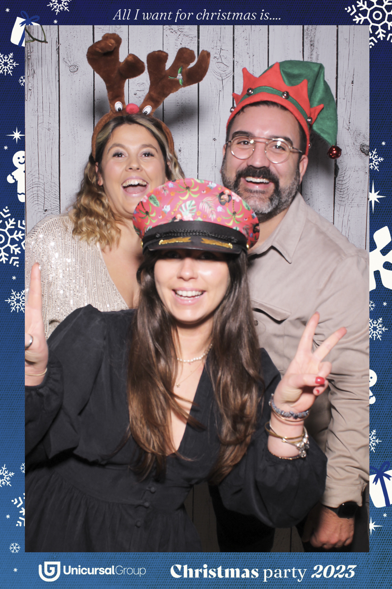 Unisurcal Xmas Party 2023 - Selfie Mirror | View more photos from the event at gallery.freshbooths.com/u/FreshBooths/Unisurcal-Xmas-Party-2023-Selfie-Mirror
